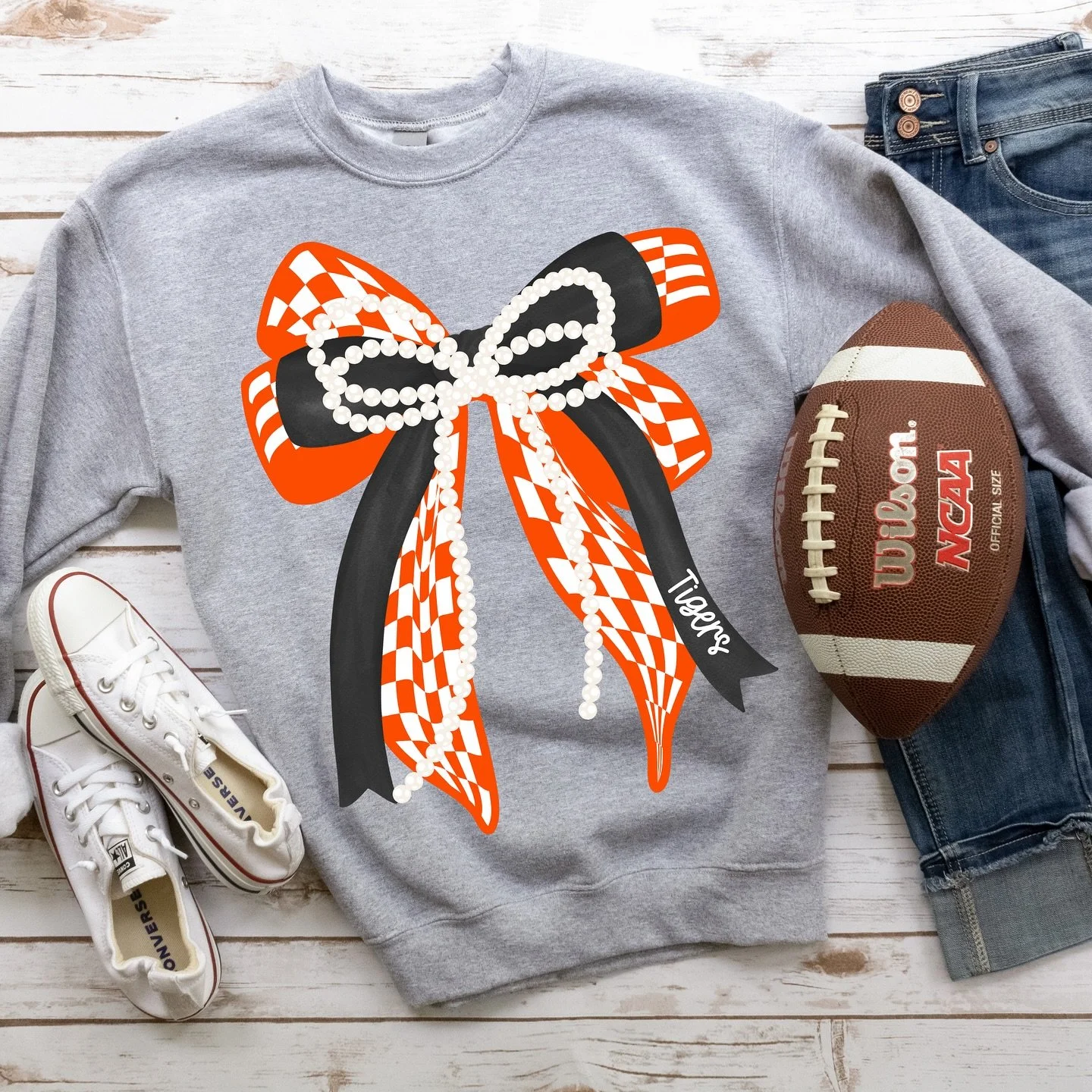 Game day looks better with a bow 🎀

Cozy crewnecks made for cheering on your team in style! Which colors are you repping this season?

Local schools are online- comment how for the link. Need a custom? Send us a message!