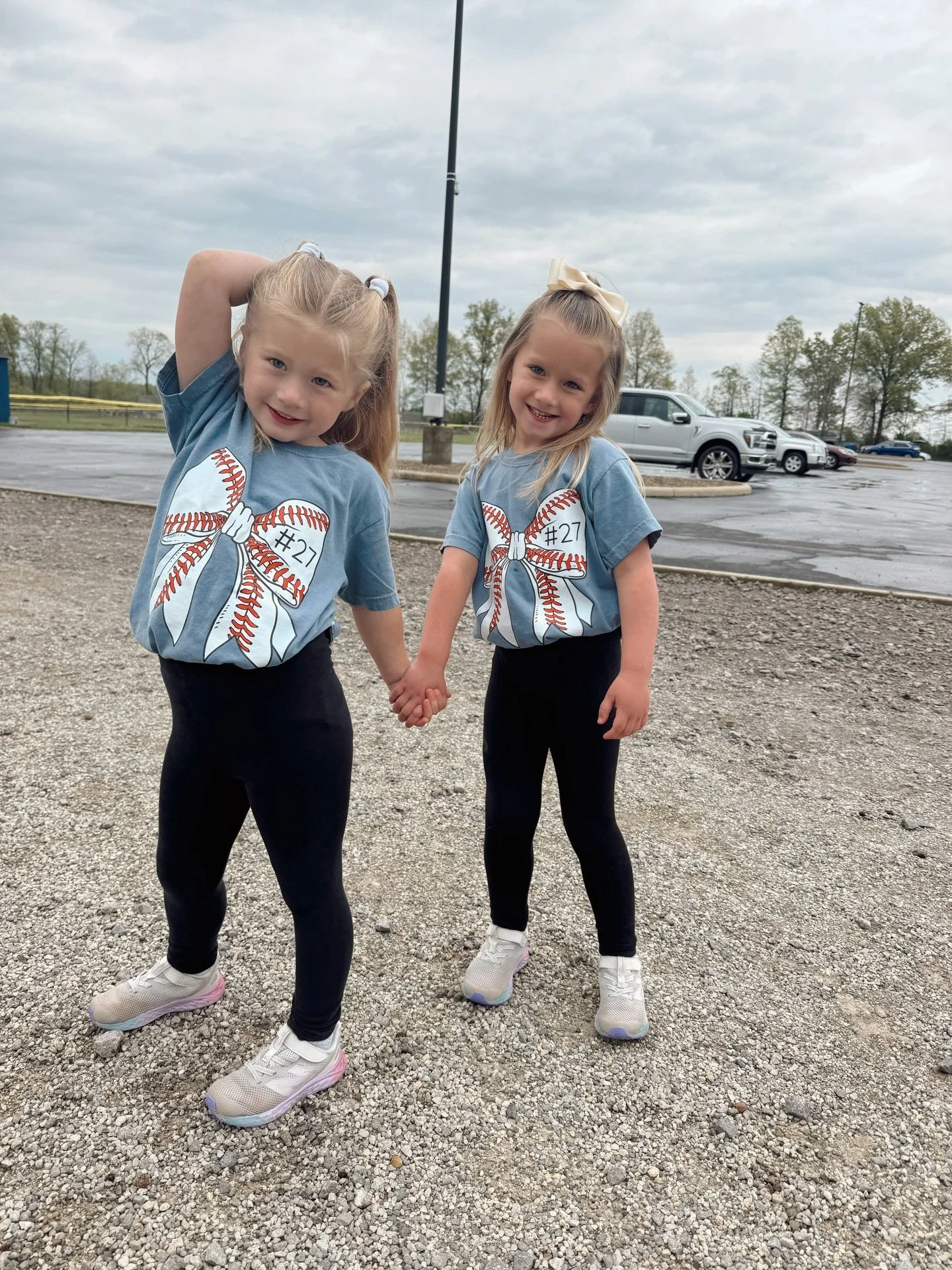 Cheering on big bro never looked so cute ⚾️🩵
These matching personalized softball bow tees are perfect for little sisters spending their spring at the ballfield, rooting for their favorite player from the sidelines ✨