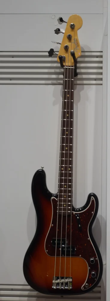 FenderP.JPG