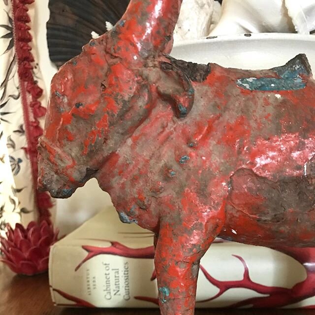 Best red .  #red #interiors #collecting #nandi #textiles #textures #love