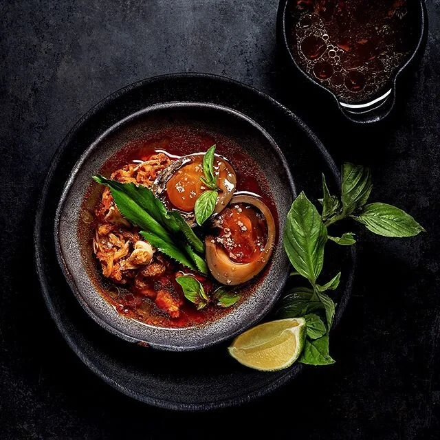 Savoy cabbage fried with peanut oil, roasted sesame oil and gochugaru. Egg pickled with black garlic, shoyu and Zhenjiang vinegar. Topped with sawtooth coriander, thai basil and lime. Served with a broth on vegetable stock, kimchi juice and roasted S