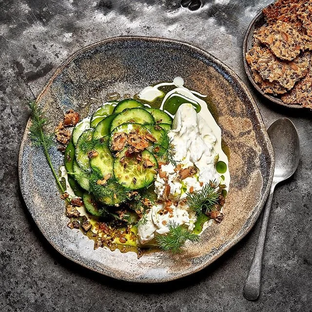 Hey, it’s spring goddammit! Even if this f-cloud of corona shit is hanging over us. Stay strong, be safe, big hug! 
Pepelino cucumbers with fior di latte, dill oil and seed crackers