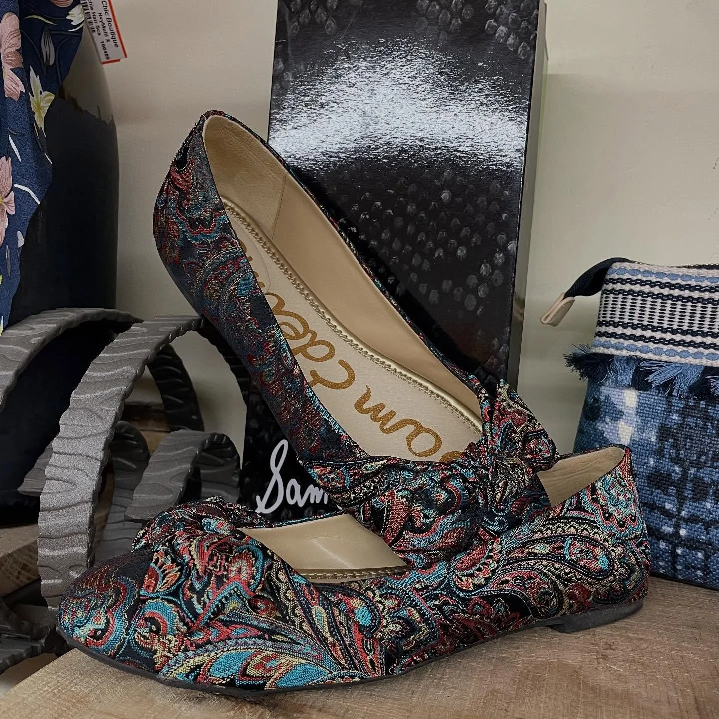 Sam Edelman Tapestry Bow Flats - size 9