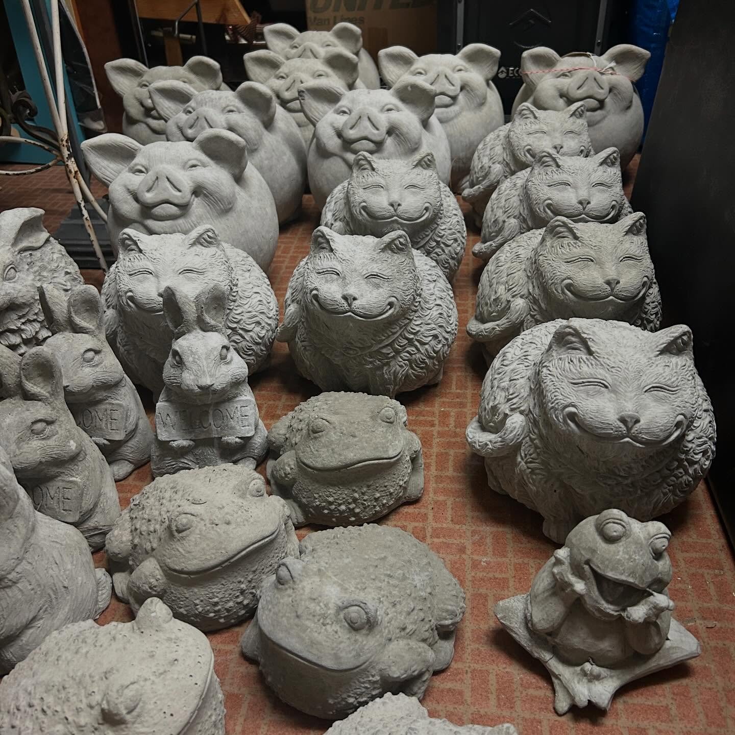 🪴🪏The garden is calling! Our adorable cement sculptures are here to add some personality to your outdoor oasis. Every garden deserves a cute companion. 💁🏻&zwj;♀️