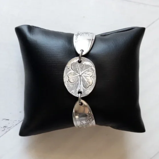 CloverBracelet1.webp