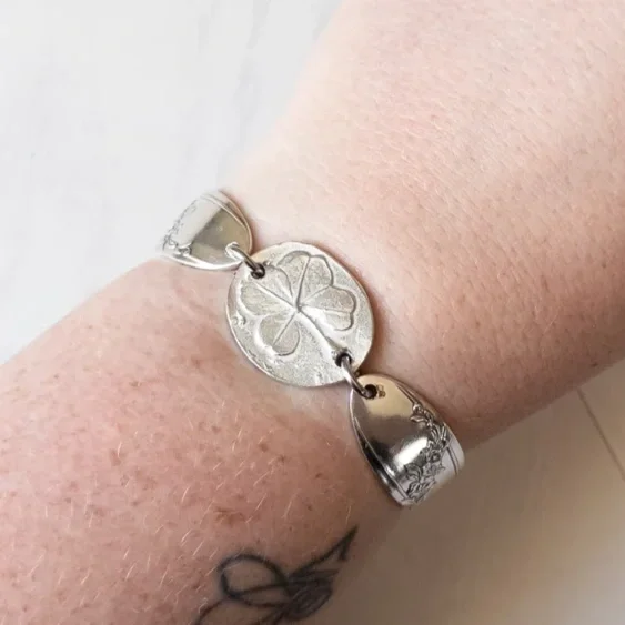 CloverBracelet.webp