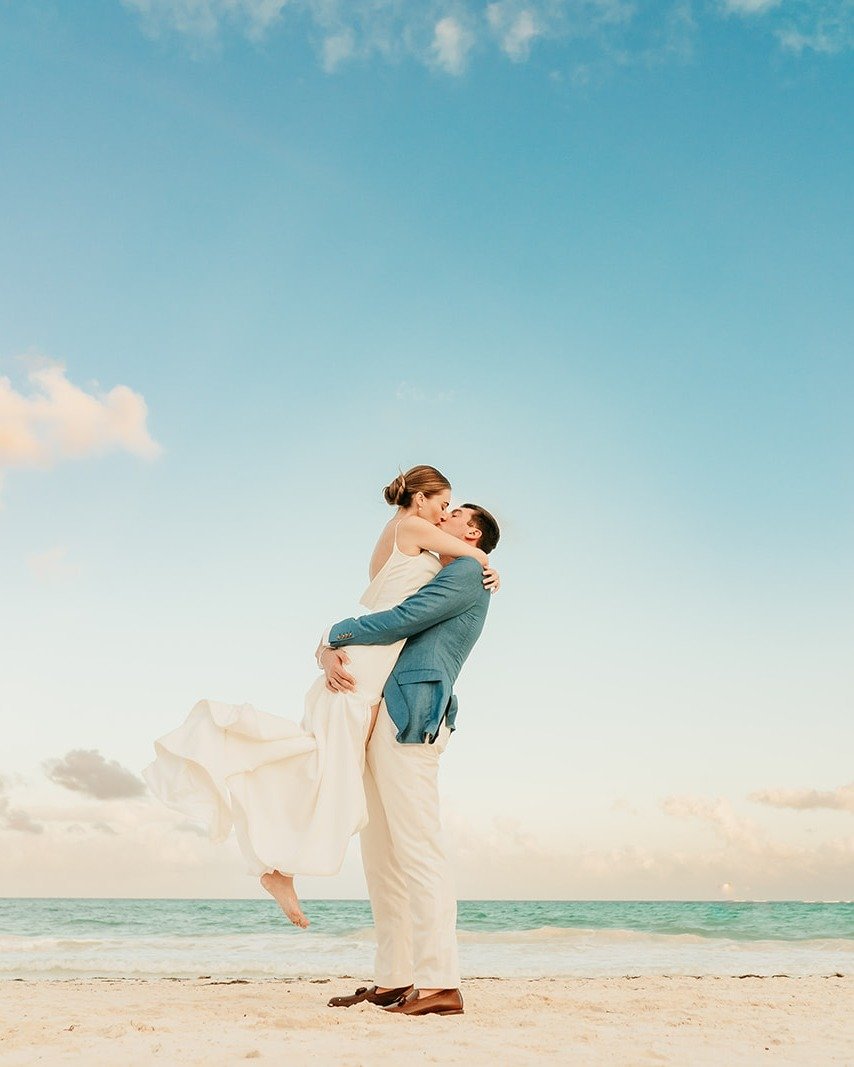 The most picture-perfect set of wedding photos by @blainealanphoto of @alinn64 🥰 Truly the most beautiful day!!! We love a beach wedding and a lightweight, easy traveling dress to match it! 🥰❤