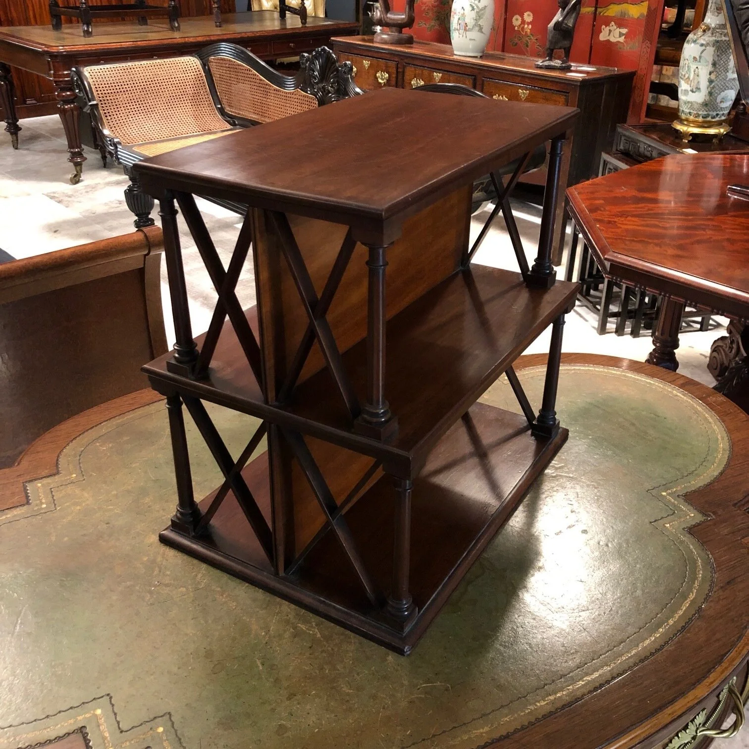 Early 19th century mahogany free standing bookshelf, English circa 1820-30.