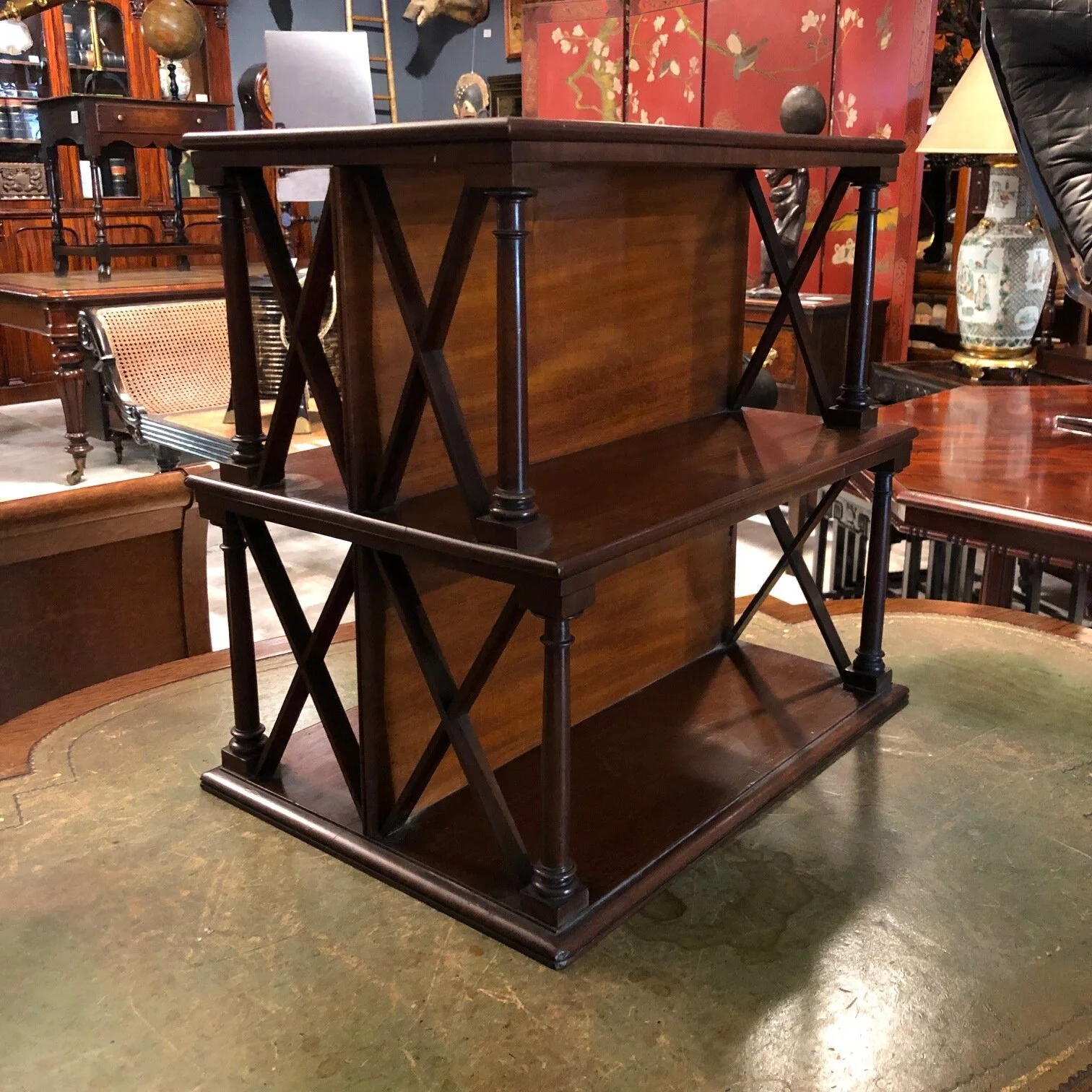 Early 19th century mahogany free standing bookshelf, English circa 1820-30.