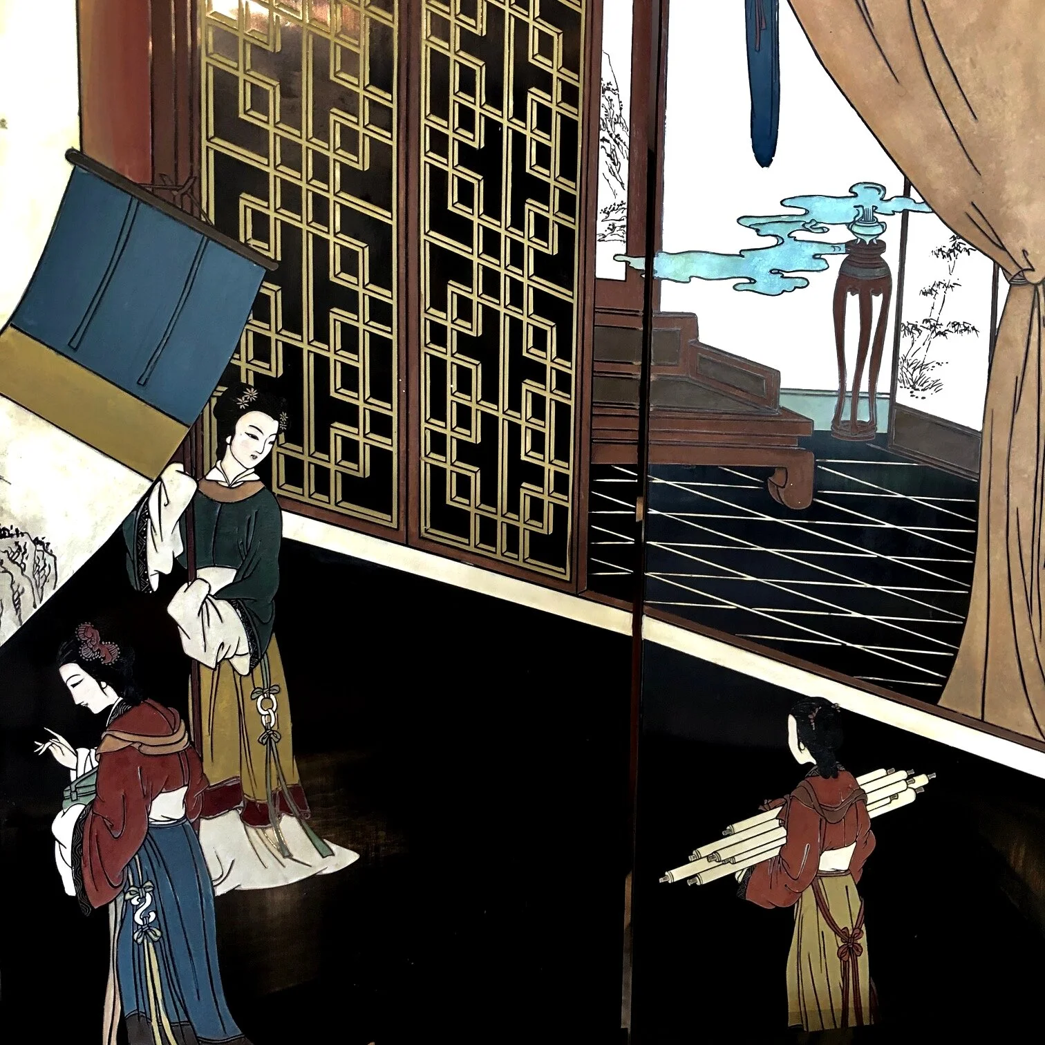 Very decorative Chinese four-fold lacquer screen, circa 1920. antique