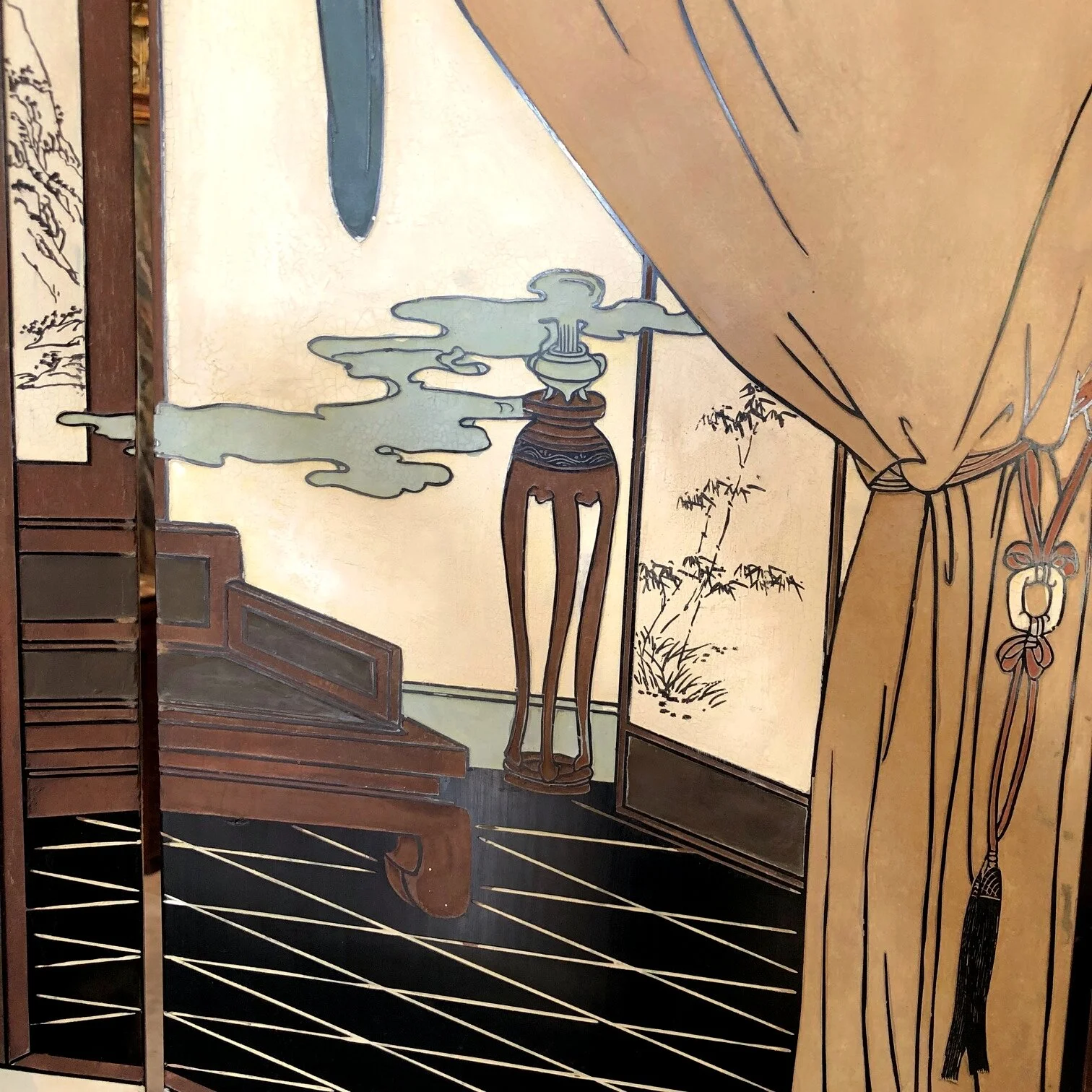 Very decorative Chinese four-fold lacquer screen, circa 1920. antique