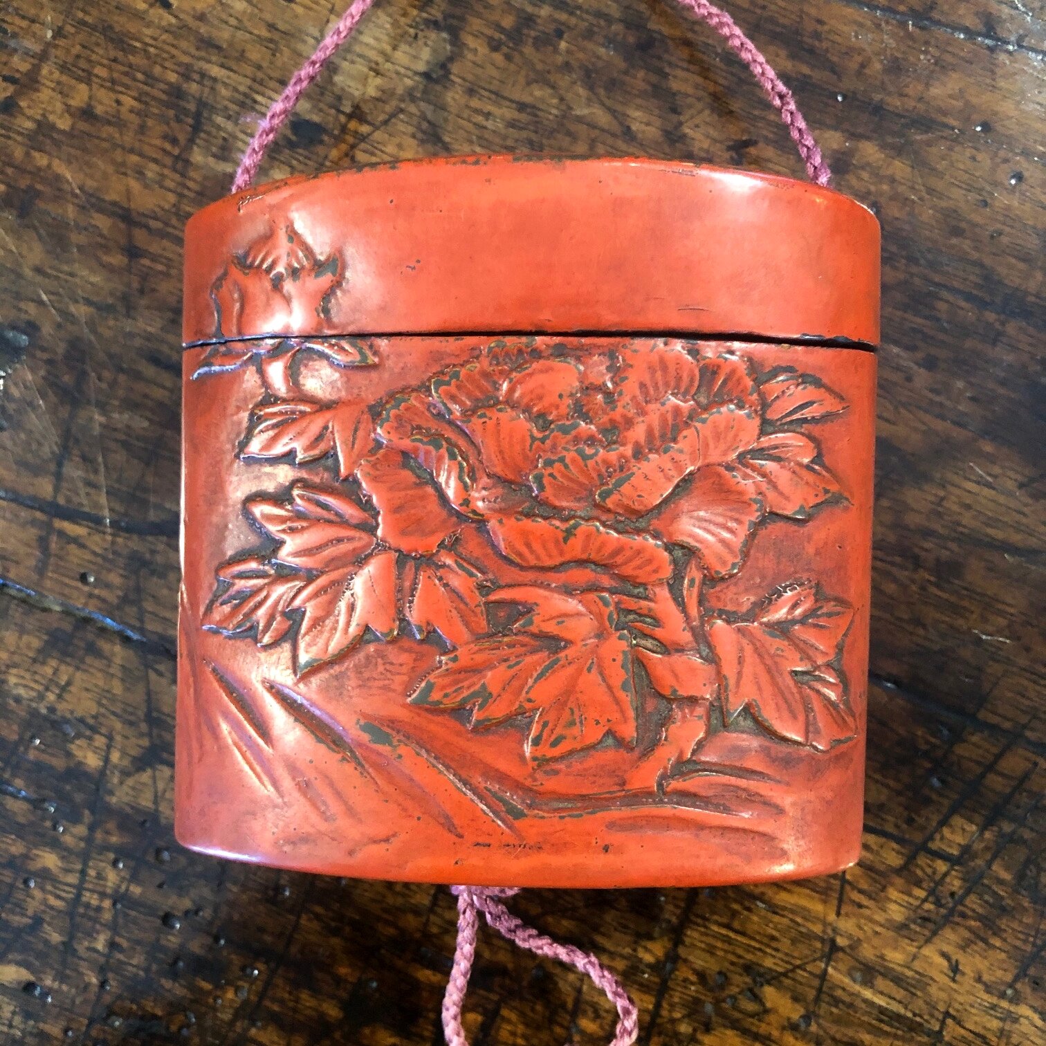 Japanese Meiji period lacquered into with peas in pod netsuke, circa 1880 antique