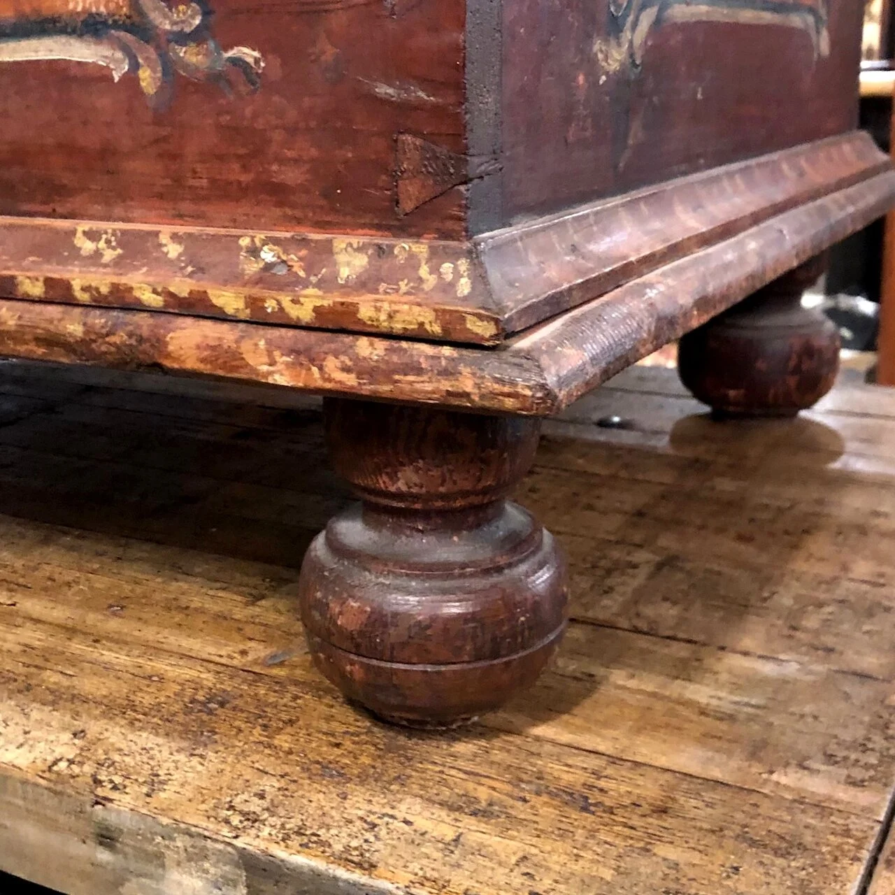 Decorative early 19th century painted trunk antique