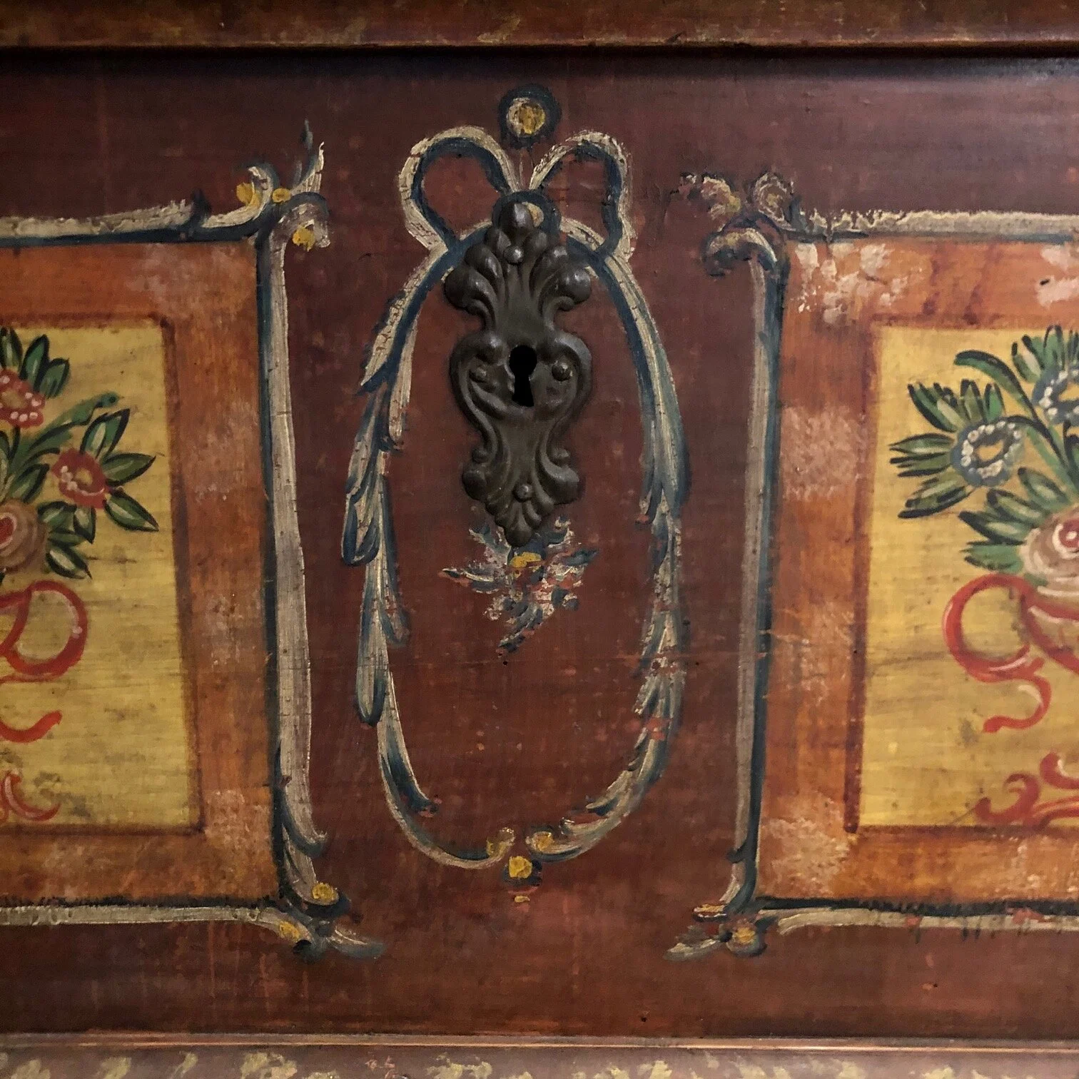 Decorative early 19th century painted trunk antique