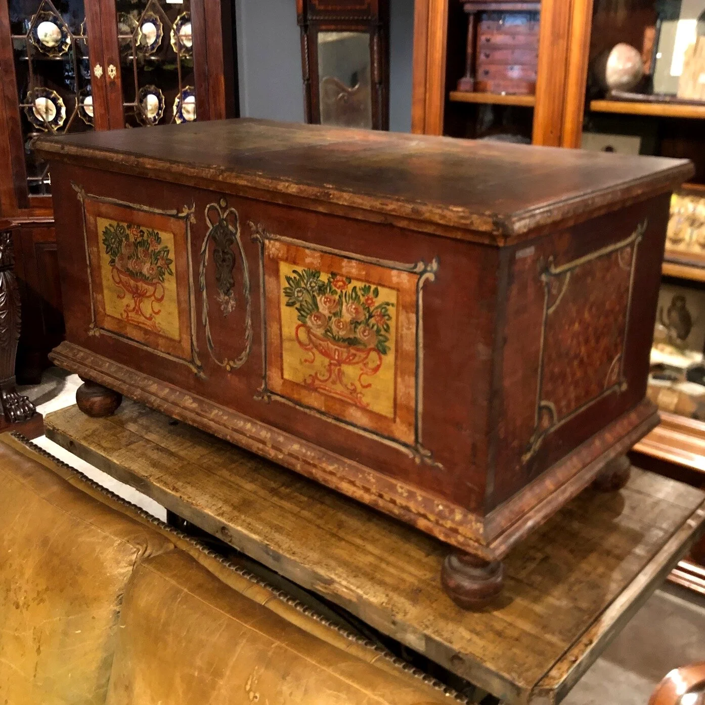 Decorative early 19th century painted trunk antique