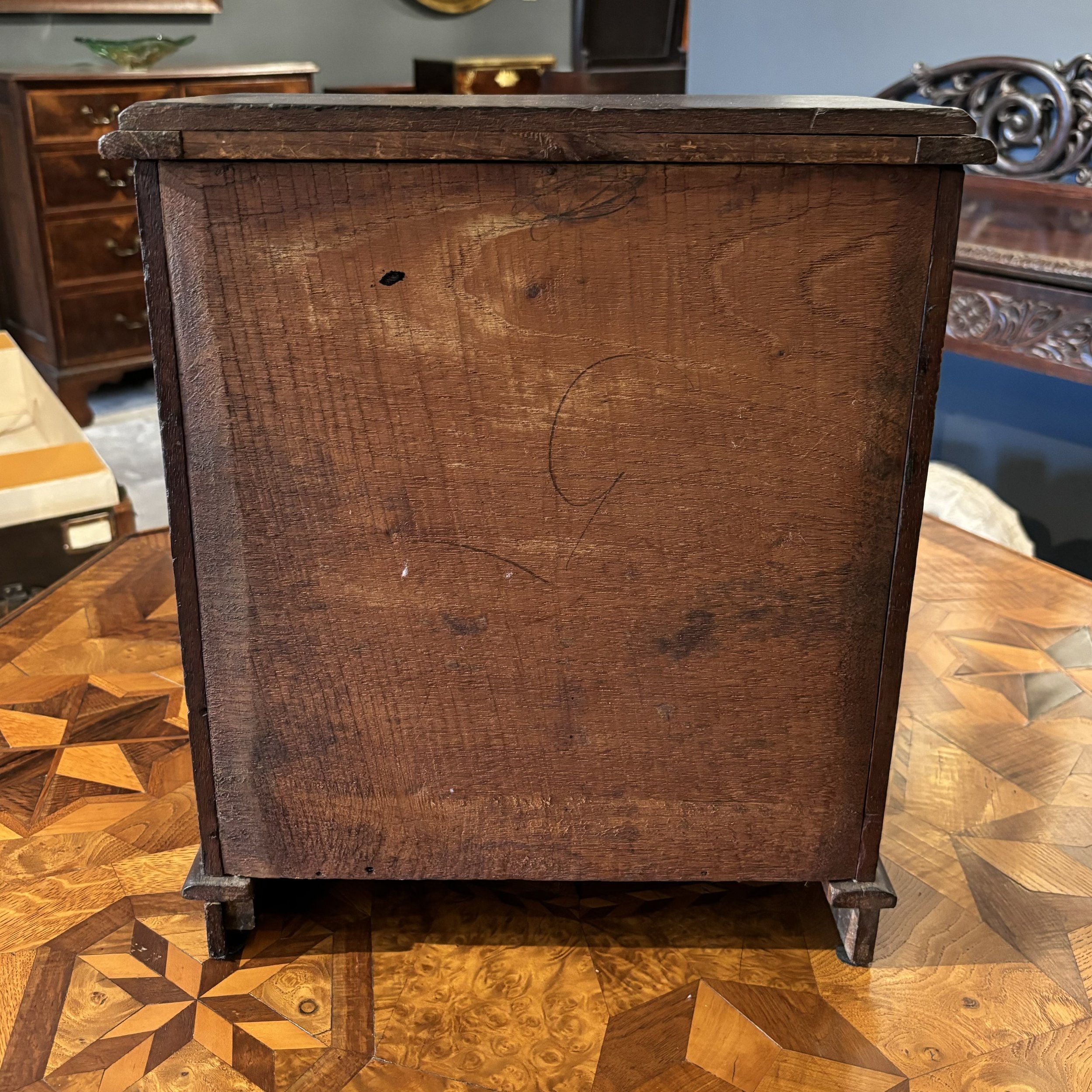miniature-cedar-apprentice-chest-1.jpg