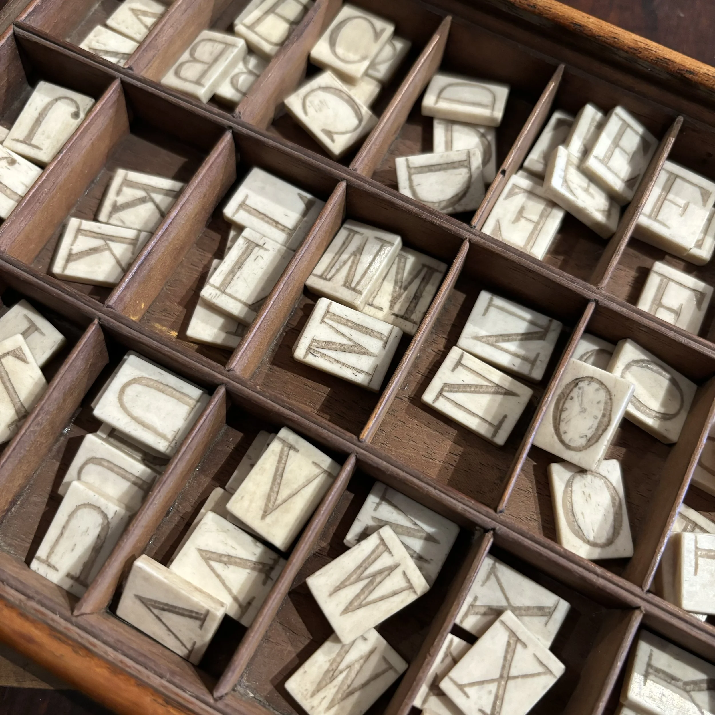 Antique-English-bone-spelling-alphabet-mahogany- boxed-set-1.jpeg