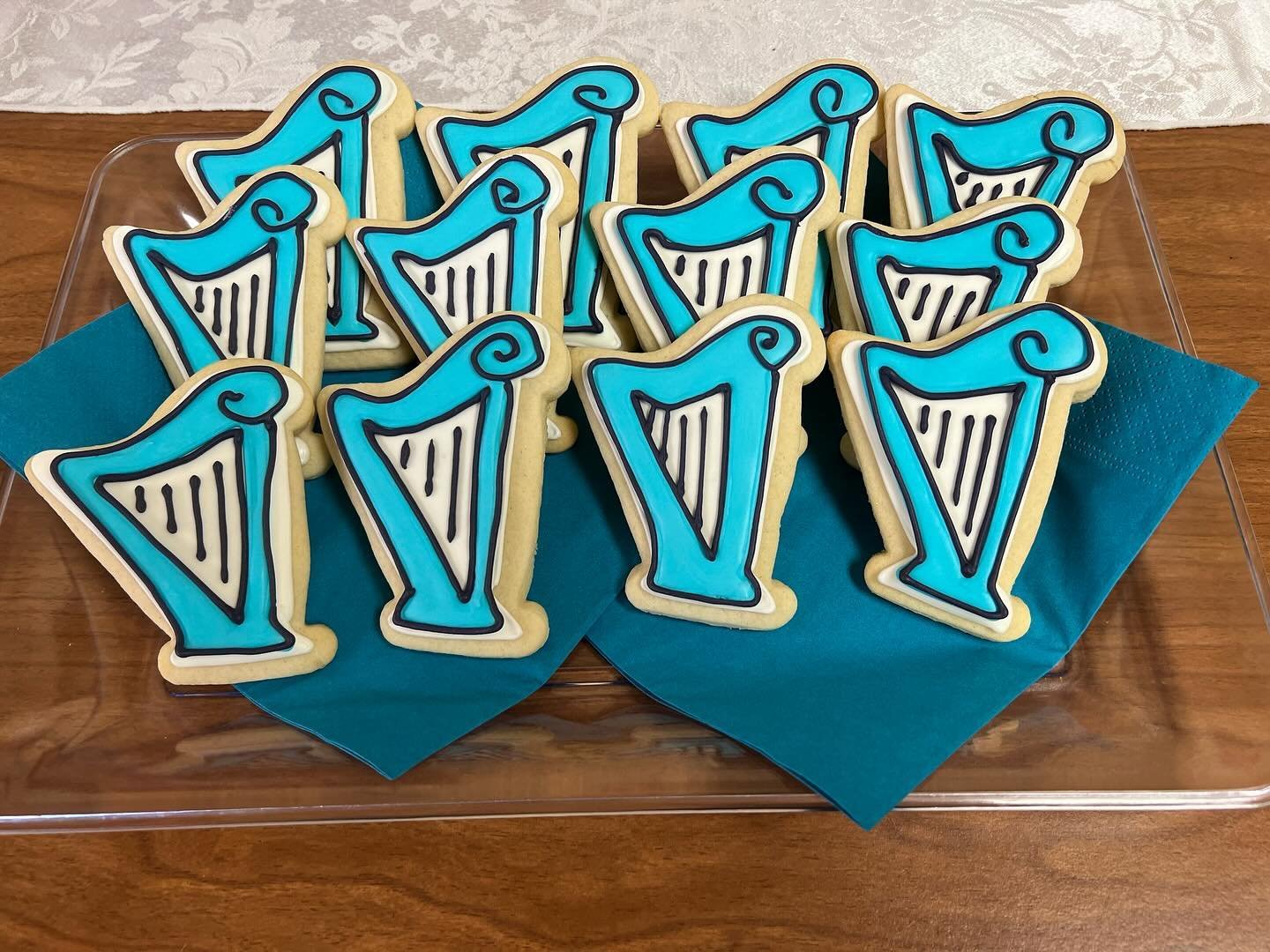 The harp cookies for today&rsquo;s Valley Catholic recital came out so cute! 🎵🍪 (the Valley Catholic colors are blue and white 🤍💙)
The students played great and even convinced me to perform! 
Whew&hellip; what a day!