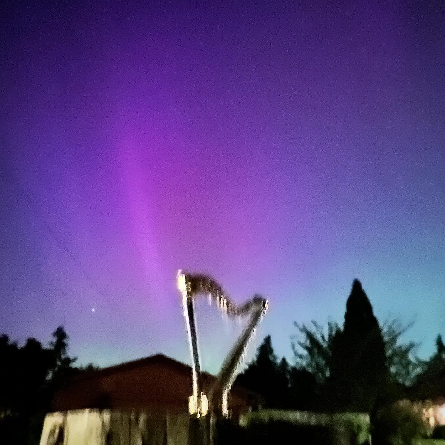 Wow, those Northern Lights sure were amazing tonight! That was stunning! 💜💖💚💙✨