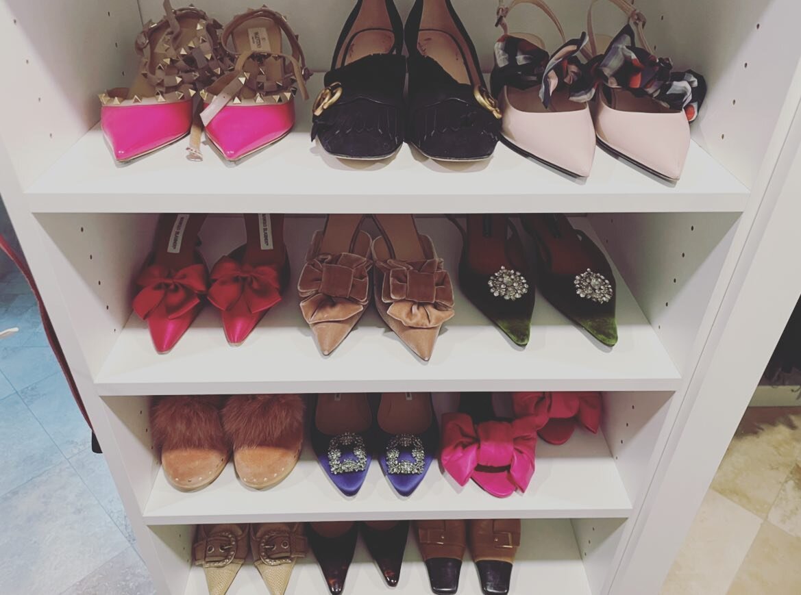 Nothing like a pretty closet filled with pretty shoes ✨👡🎀👠✨ #homeorganization #closetorganization #tucsonarizona