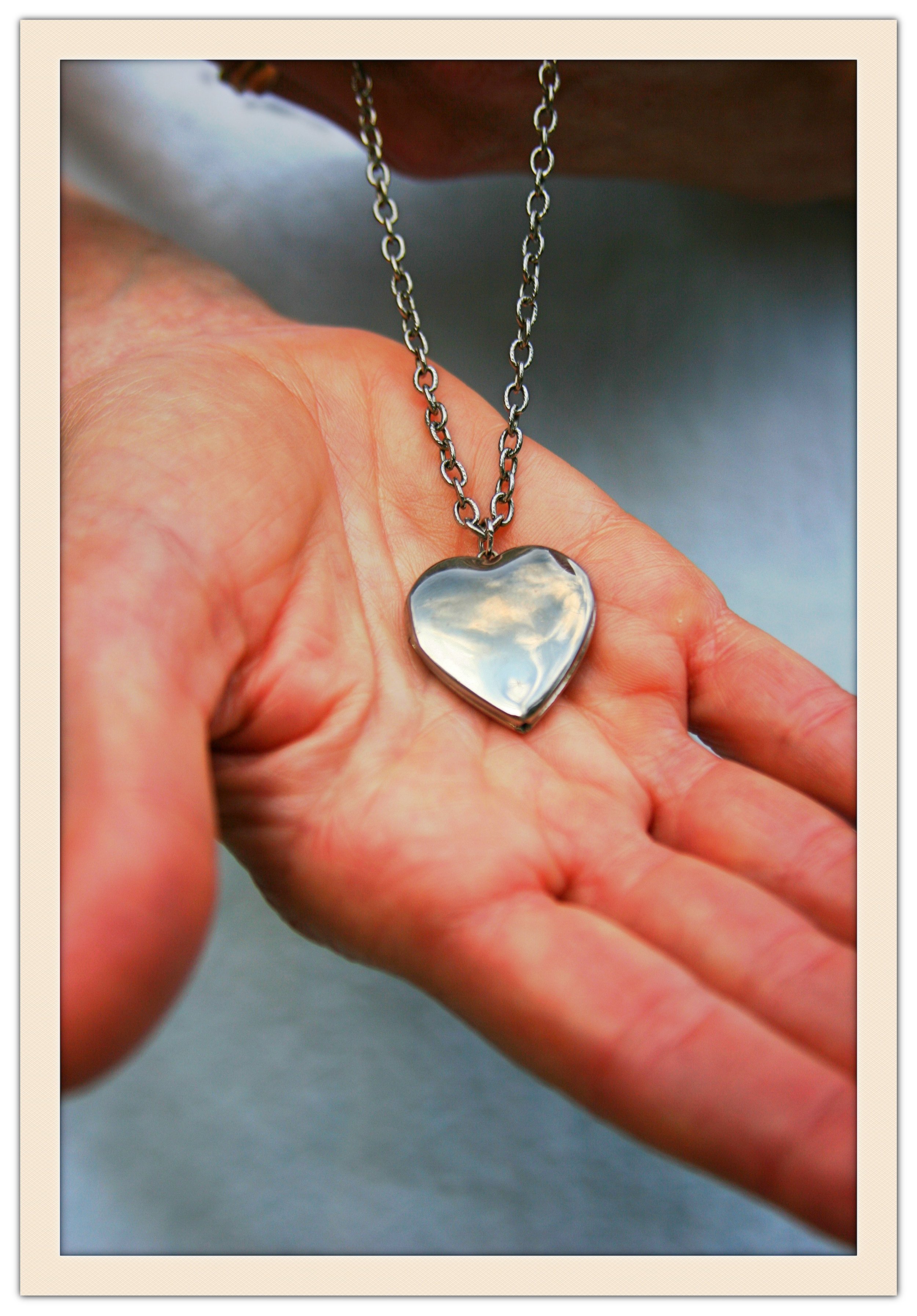 Locket_HDR_1x1.jpg