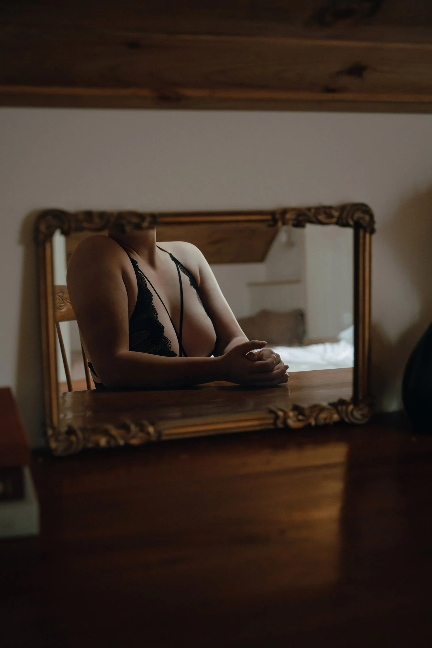 Choosing the Right Boudoir Photographer in Toronto or Hamilton