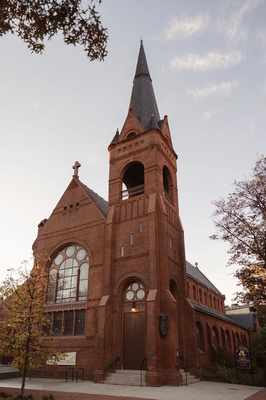 LaterDays_Photography_Wedding_DC_StMarks_Fall-3.webp