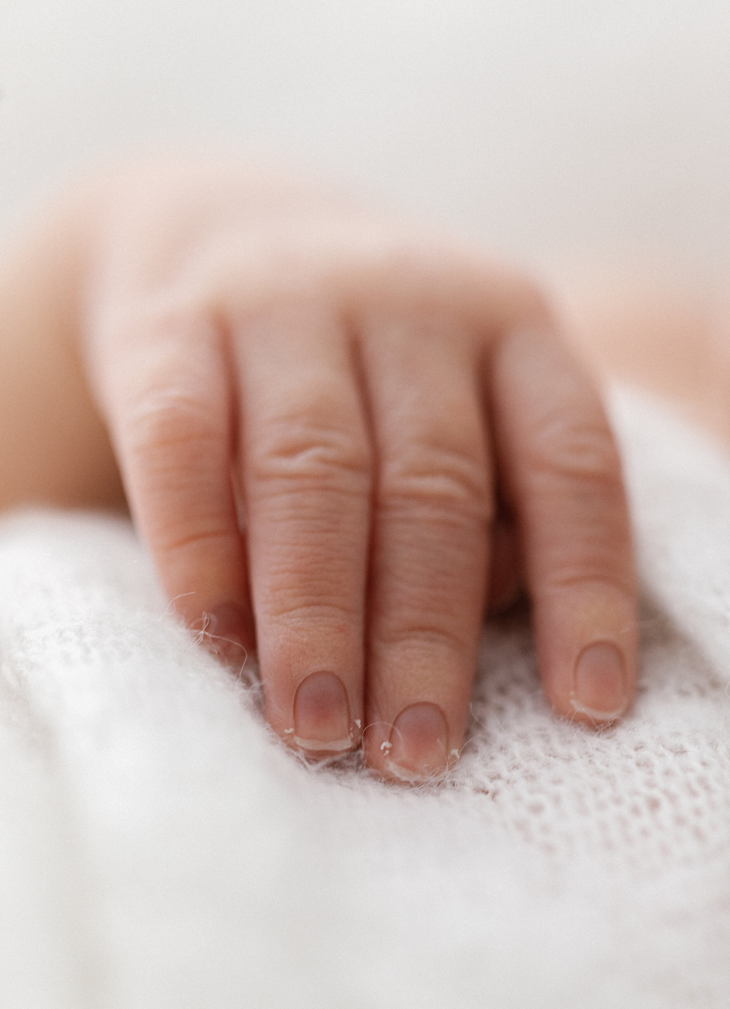 Newborn baby photography of wrinkly hands