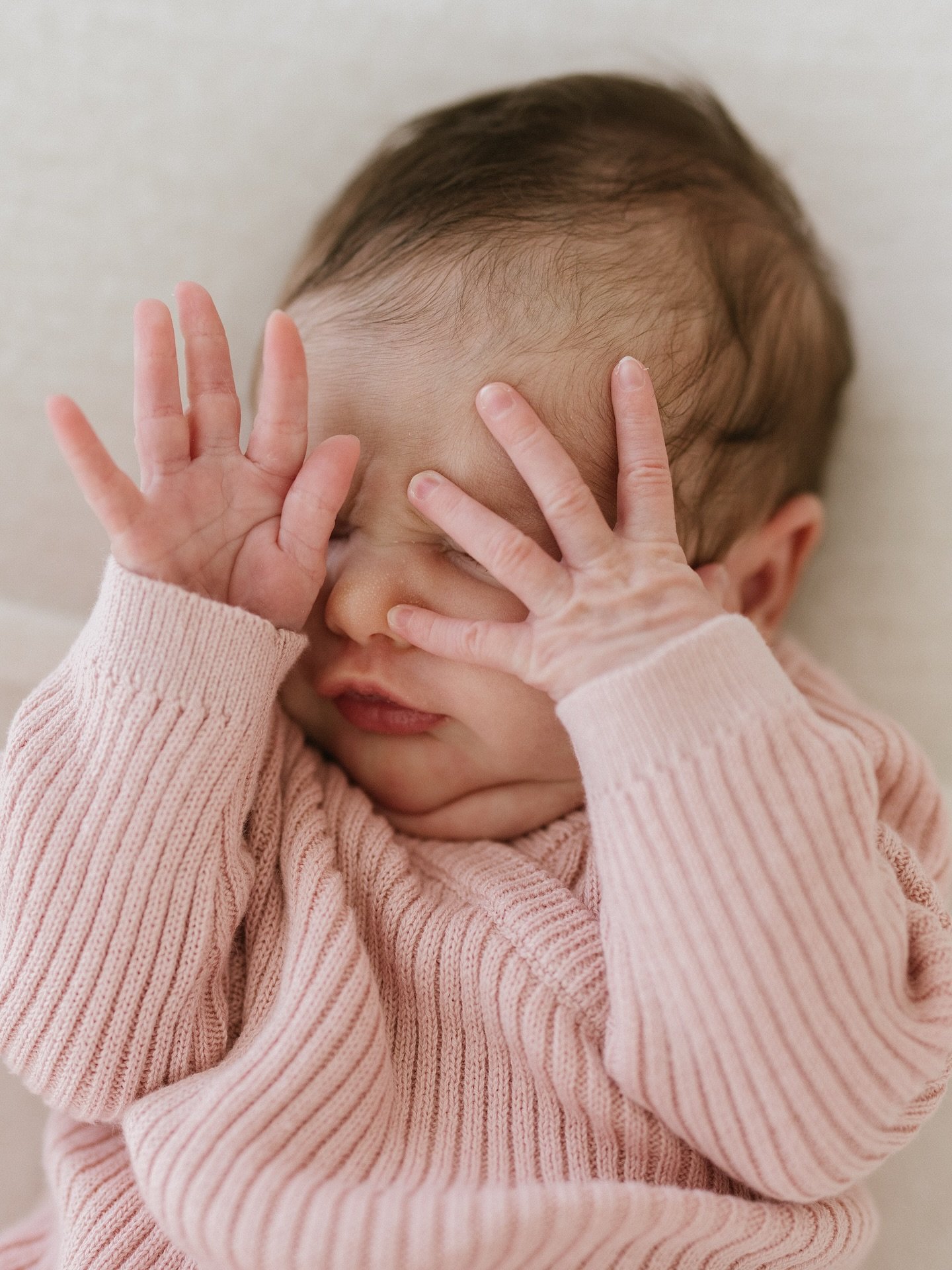 Feeling shy 🥹  wishing you all a sweet Sunday x 

#brisbanenewbornphotographer