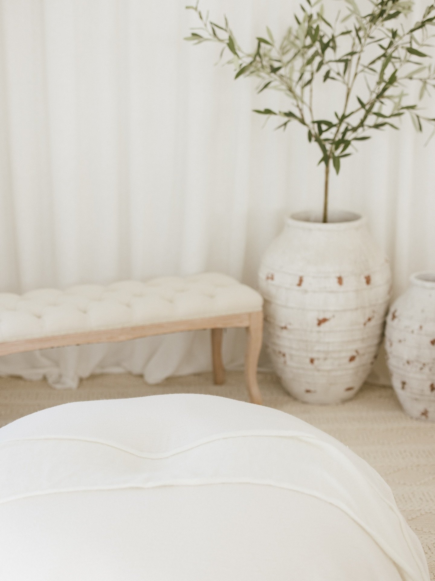 STUDIO // 

Newborn Photography sessions are a relaxed and beautiful way to capture those first few weeks of your newborn bubble. 

Your Brisbane newborn photography session with Tahlia will take place in a natural, light filled, homely studio in the