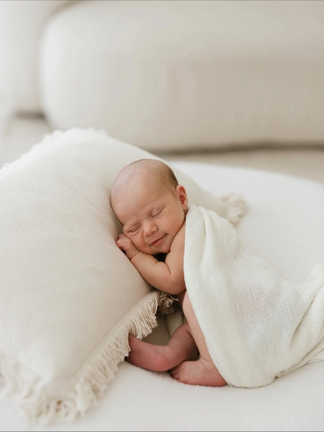 A gentle reminder bookings are well and truly filling fast for December - March newborn sessions. Your second trimester is the perfect time to reach out and chat about how we can capture this incredible season 💫