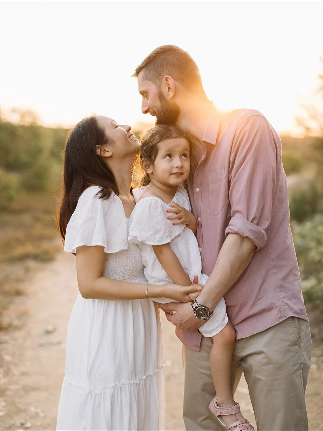 A few favourites from my annual session with Annie, Mark and little Emily 💫 I adore seeing families for their annual sessions. What a beautiful gift not only for ourselves but for our children. A precious gift that will be cherished even more as tim