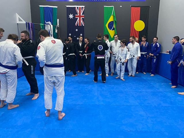 To me, success isn’t winning every competition or have the biggest classes or pretending to be world class (although gold medals look amazing on us 😁).
Success is looking at the people in my classes and seeing their enthusiasm to be on the mats every day and the smiles they have on their faces when the finish training.
This is a behind the scenes photo of me trying to organize all these savages to take a class photo. I love these guys and only want the best for every one of them.
Coach 🤙🏽
#brazilianjiujitsu #bjjfamily #family #classphoto #bjj #jiujitsu #savages #grappling #submission #fitness #fitnessmotivation #thestruggleisreal #nochill @teamperosh
