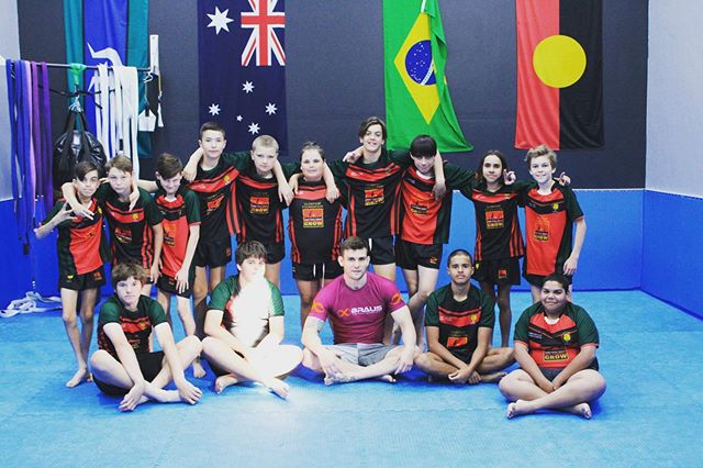 Today I had the pleasure of taking the boys from Dubbo College Delroy Campus CLONTARF Academy through a grappling session. .
We had a fun time learning how to control our opponents with top pressure and good body positions. .
The boys represented their school and academy with pride and I couldn’t have asked for a better group of boys to choke out. 😁
Coach 🤙🏽 @teamperosh #brazilianjiujitsu #brazilianjiujitsulifestyle #nogi #grappling #submission #pressure #clontarf #aboriginal #determined #nochill