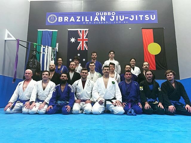 Dubbo Brazilian Jiu Jitsu had a catch up grading and seminar last night with 3 guys grading to new belts and multiple strips being awarded as well.
Congratulations to all the guys who successfully graded and thankyou to @anthonyperosh and @teamperosh