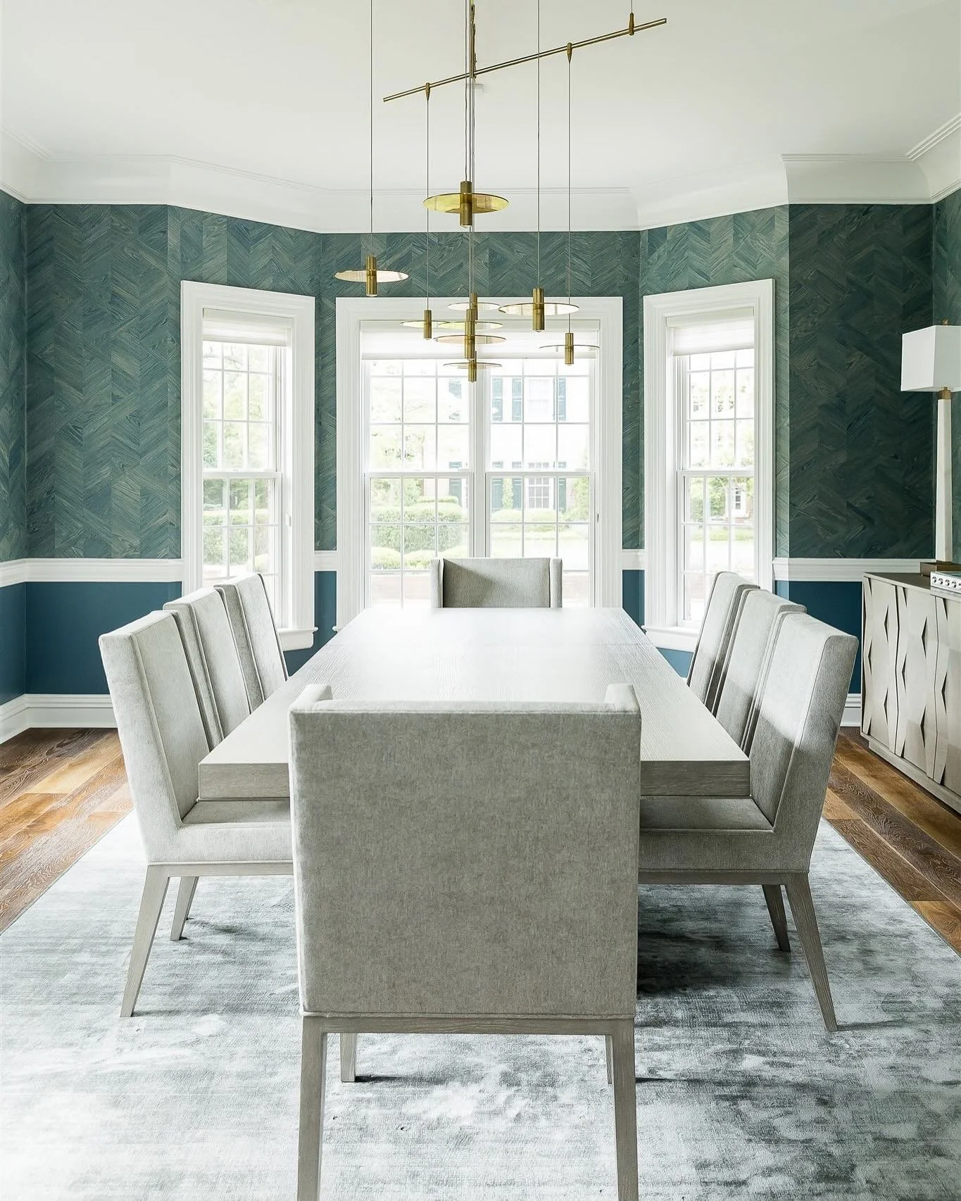 Dinner party anyone?

@staffcarpet &amp; @designhousebystaff 

#interiorphotography #diningroomdesign
#diningroomstyling #housebeautiful #worldofinteriors #interiordesign #diningroominspo #IDCOatHome #adstyle #elledecor #interiorphotographer