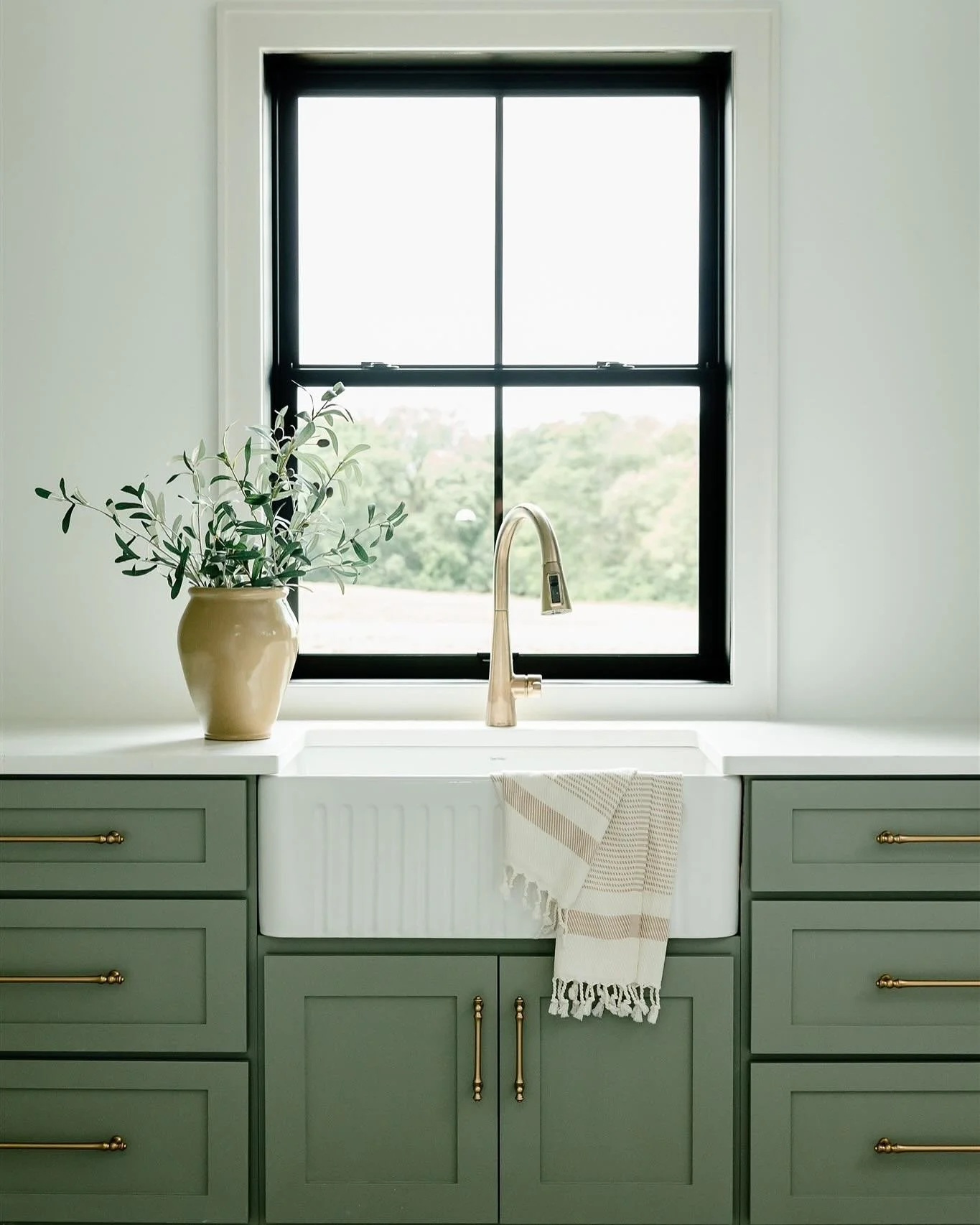 The mudroom (that you don&rsquo;t want to get mud on because it&rsquo;s so gosh darn beautiful). We love when form meets function, and this entrance/mudroom was the perfect combination! 

#interiorphotography #mudroomdesign
#mudroomstyling #housebeau
