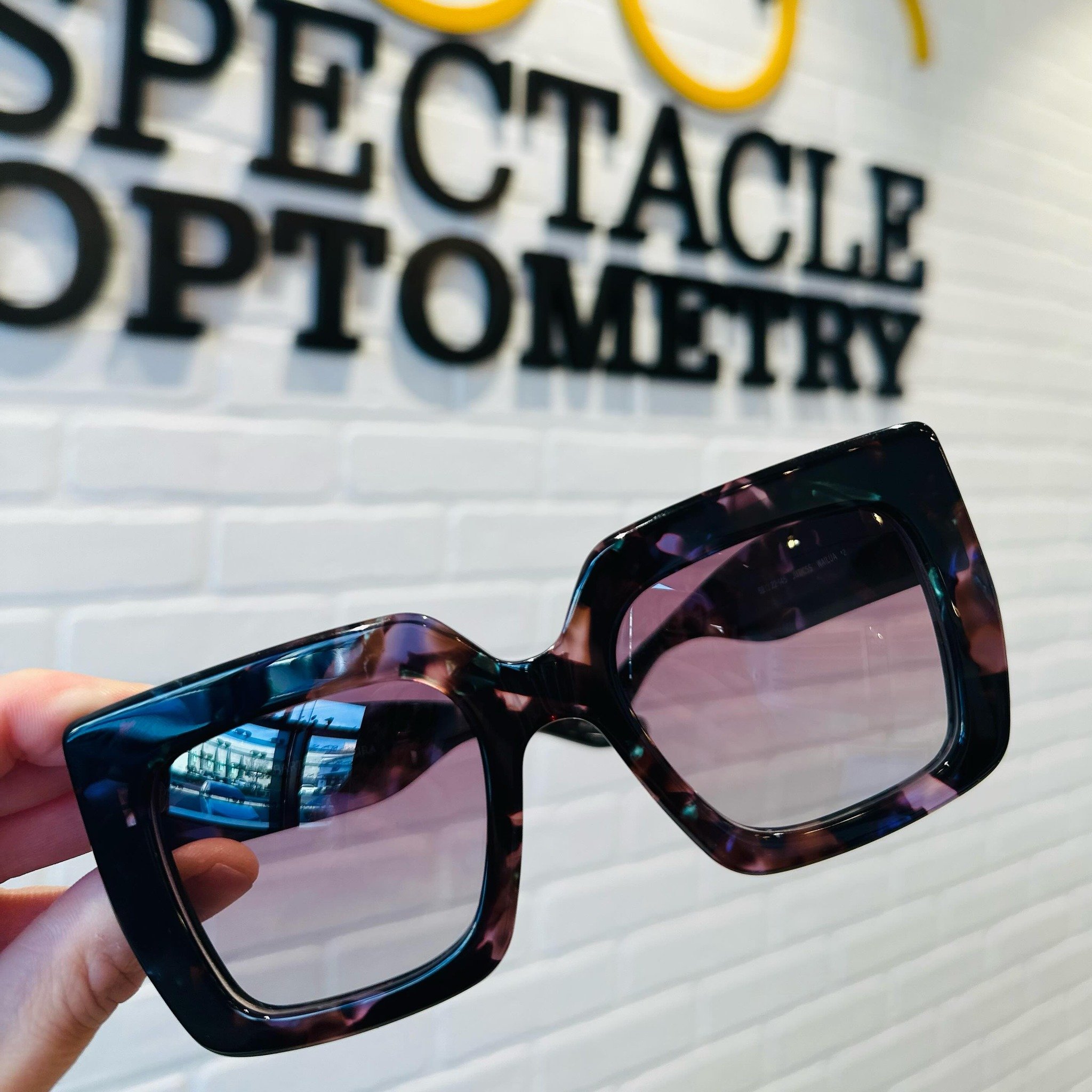 We are completely obsessed with these new sunnies from @bartonperreira!! In case you still haven&rsquo;t figured out what to get mom for Mother&rsquo;s Day (by the way, yes, it&rsquo;s Sunday!), she told us these were just her size!! 😉🤣😎 #bartonpe