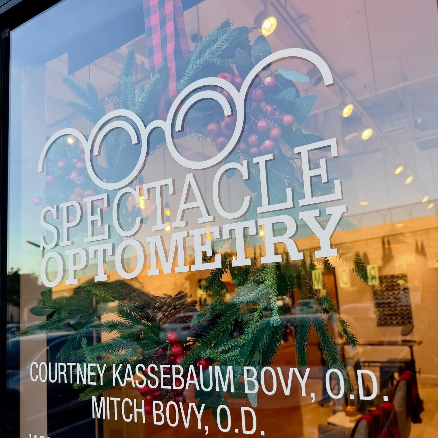 Last call! Today we&rsquo;ll be open 9-7pm, but we will be closed tomorrow, Thursday and Friday for our doctors and staff to celebrate Christmas with their families 🎄 #christmastime #holidayhours #eyes #eyeexam #eyeglasses #glasses #sunglasses #eyed