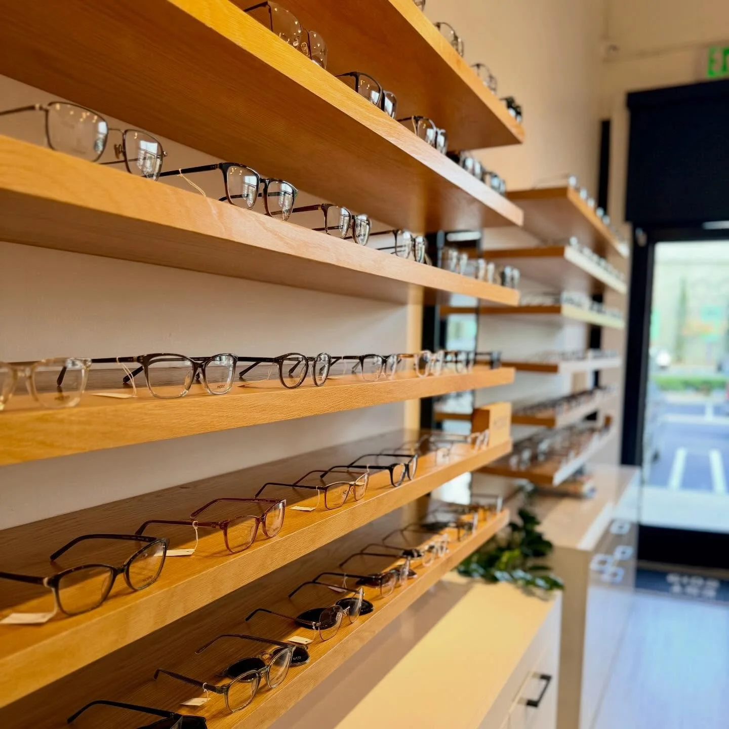 Hours update! 👀 Starting Thursday, we&rsquo;ll be closing at 6pm (instead of 7pm) for the remainder of our Tuesdays and Thursdays in January. Thanks for your understanding!! 🥰 #eyes #eyeexam #eyeglasses #glasses #sunglasses #eyedoctor #optometry #o