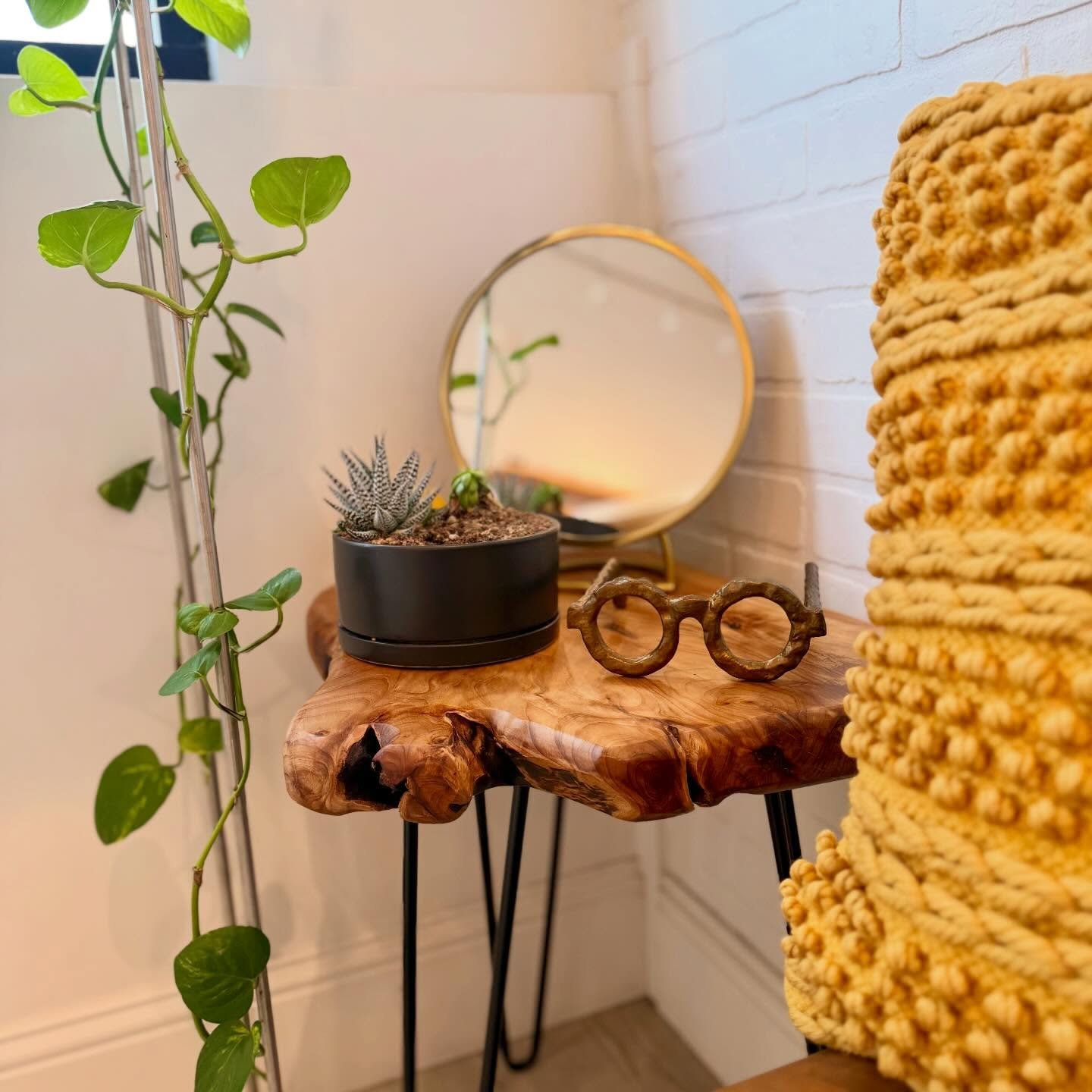 Happy Monday! We&rsquo;re here today until 6pm 🤓 #mondaymood #eyes #eyeexam #eyeglasses #glasses #sunglasses #eyedoctor #optometry #optometrist #spectacle #spectacles #shopsmall #familyowned #seebetterlookgood #spectacleoptometry