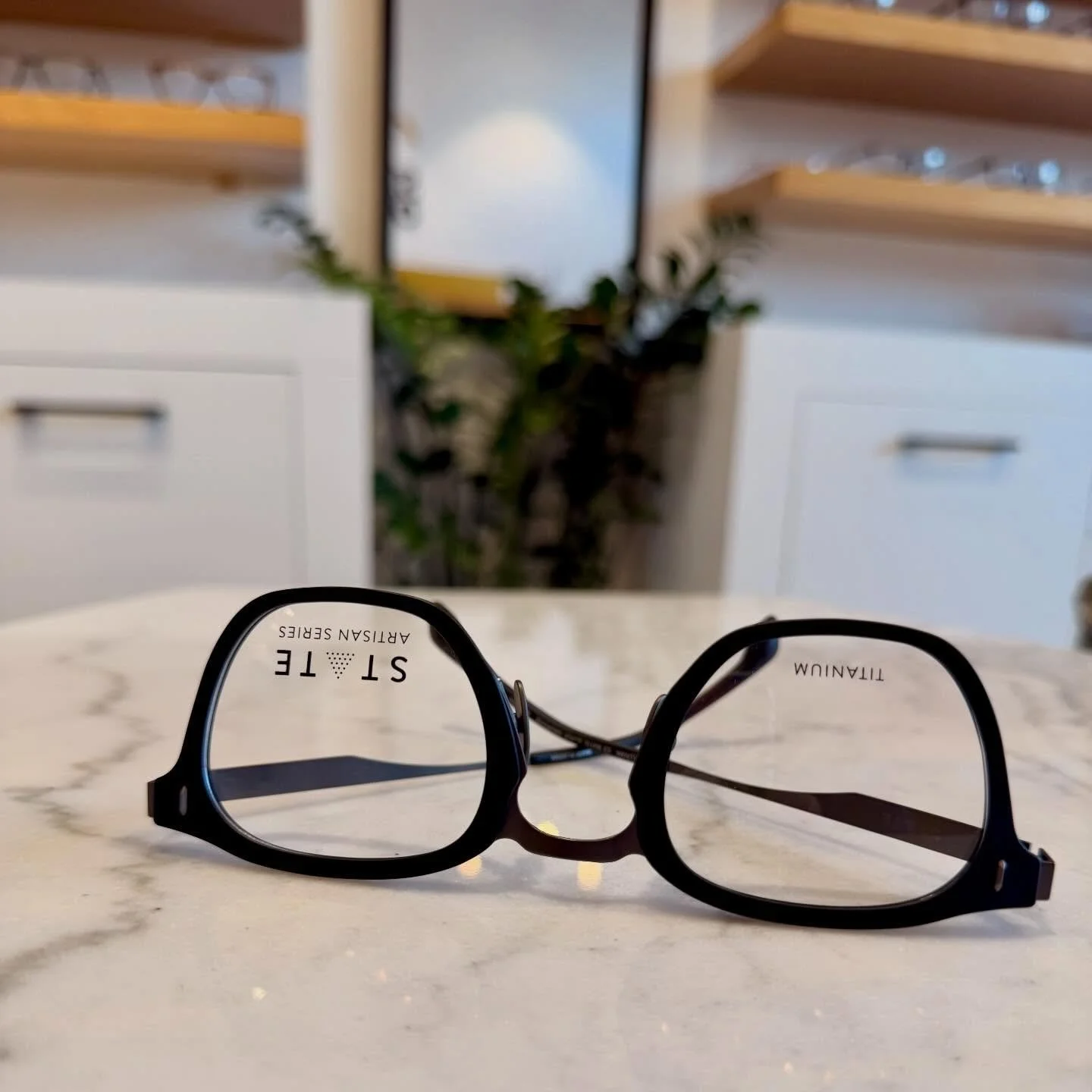 These titanium @stateopticalco frames are the perfect &ldquo;goes with everything&rdquo; black frame. It&rsquo;s lightweight for all day wear, too! 😍🙌🏻🤓 #stateopticalco #handcrafted #allinthedetails #americanmade
#eyes #eyeexam #eyeglasses #glass