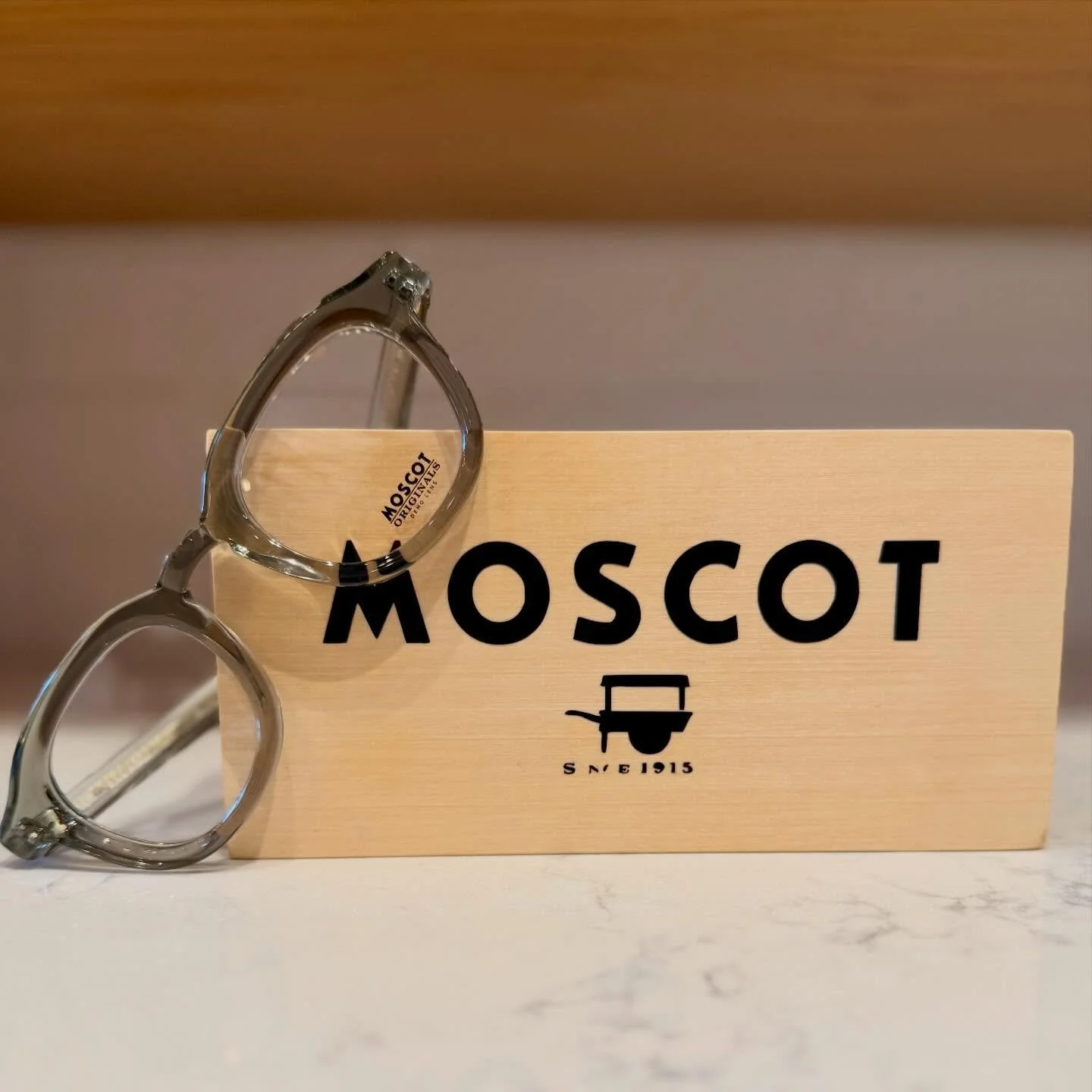 These @moscotnyc frames are the perfect classic, cool vibes for spring! 🤓🙌🏻💚 What do you think?? #moscotmoments #eyeglasses #shopsmall #familyowned #spectacleoptometry