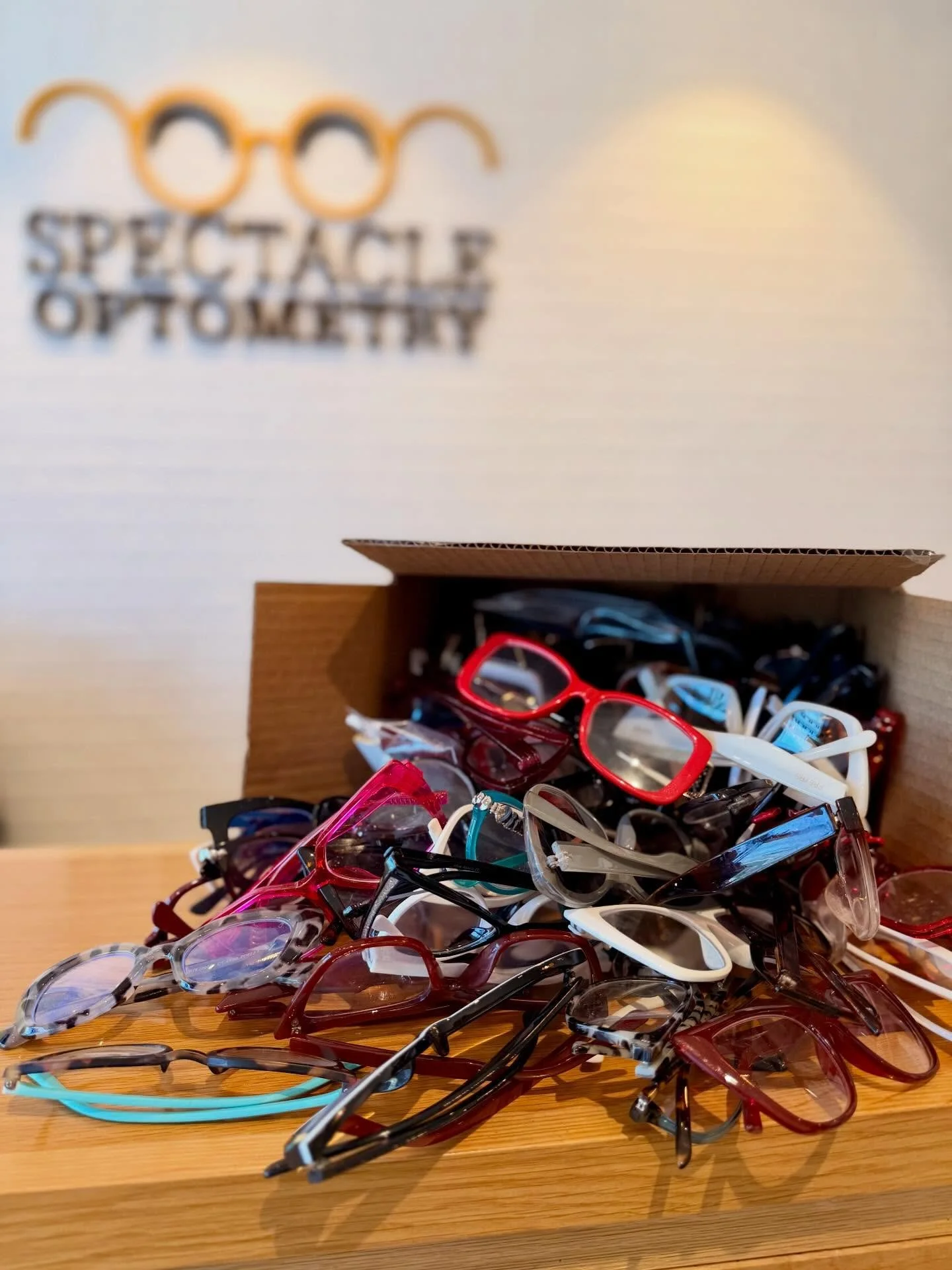 Thanks to our AMAZING patients, another almost 100 glasses were donated last week to the Lion&rsquo;s Club! 🙌🏻🤓🎉 #donatedglasses #eyeglasses #lionsclub #shopsmall #spectacleoptometry