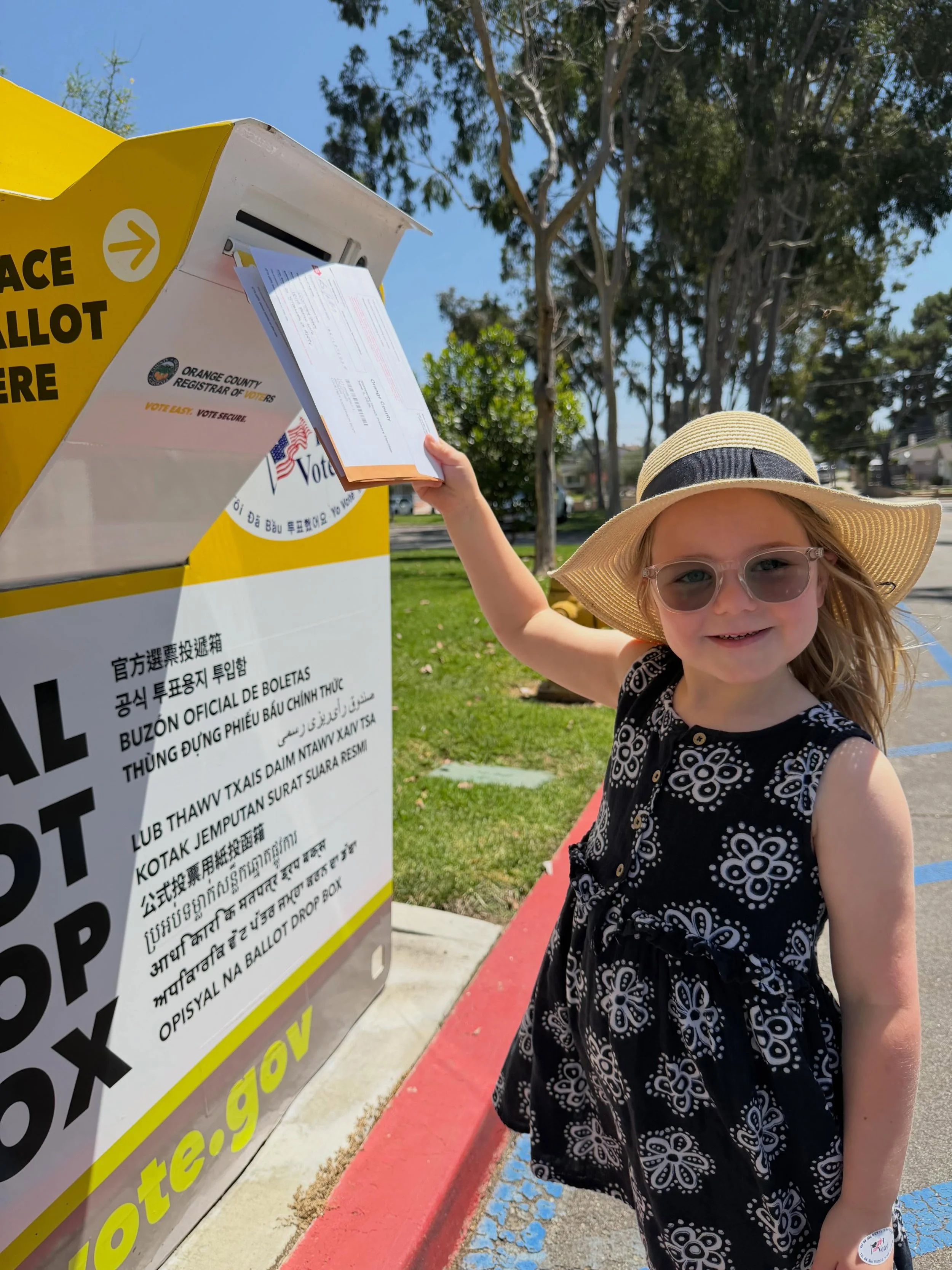 Don&rsquo;t forget to get your votes in! 🇺🇸This girlie helped our doctors drop off their ballots recently&hellip; let&rsquo;s be real, she did it for the stickers! 🤣 #govote #america #allforthestickers #familyowned #spectacleoptometry