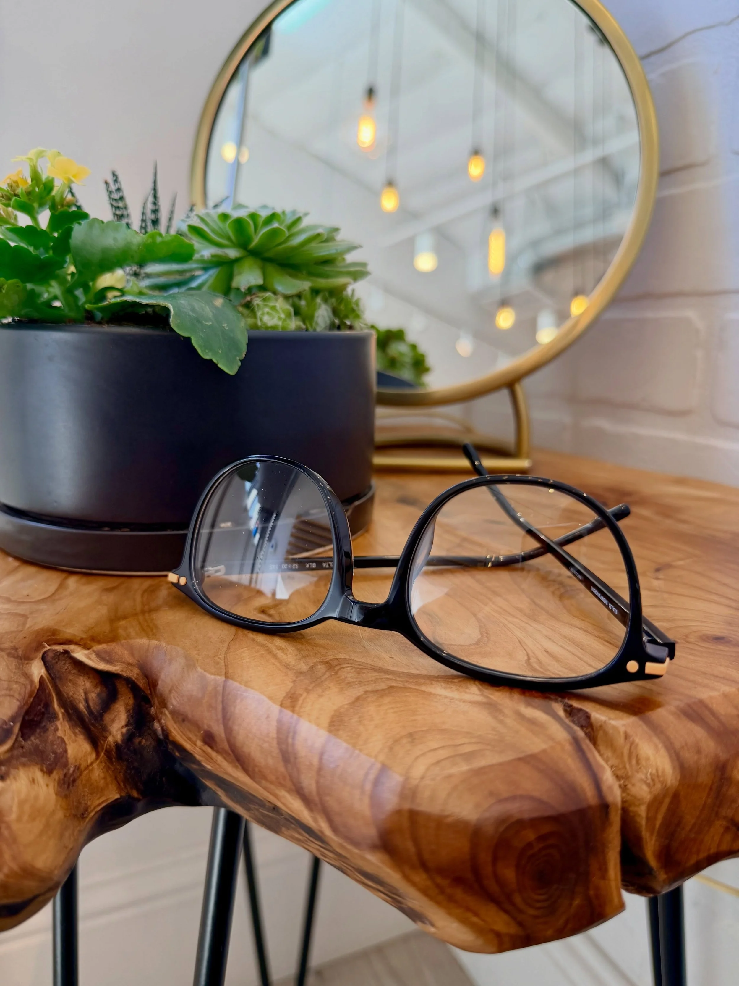 That pop of color in these @italiaindependent Delta frames are just what we needed heading into a fun, holiday weekend! 🙌🏻💛 Remember that we&rsquo;ll be closed tomorrow through Monday so our doctors and staff can enjoy the holiday. #spectacleoptom