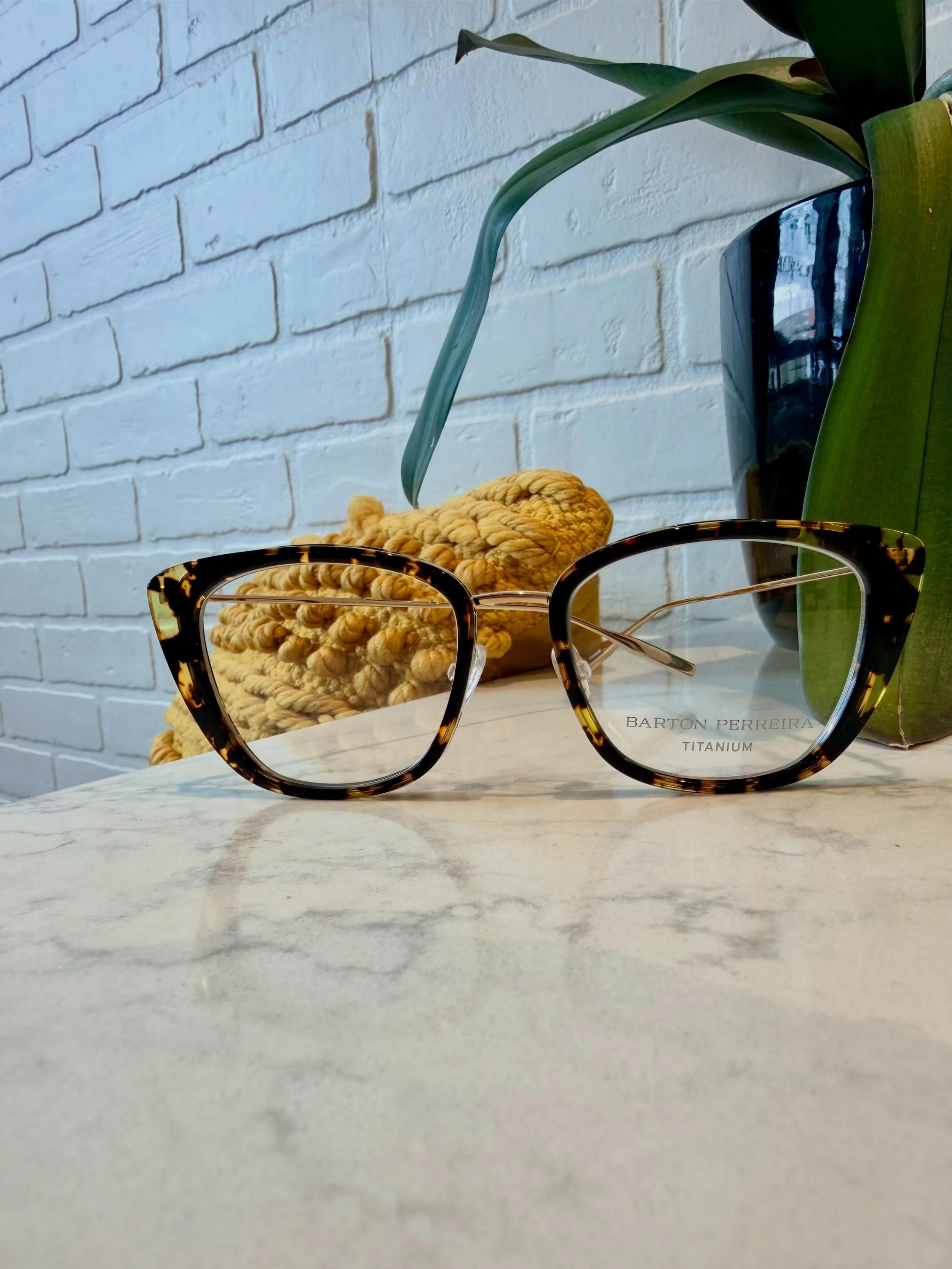We are excited to have these back in the office&hellip; that pattern, the gold accents 😍 Be sure to check out these @bartonperreira frames for yourself! #bartonperreira #shopsmall #glasses #seebetterlookgood #spectacleoptometry