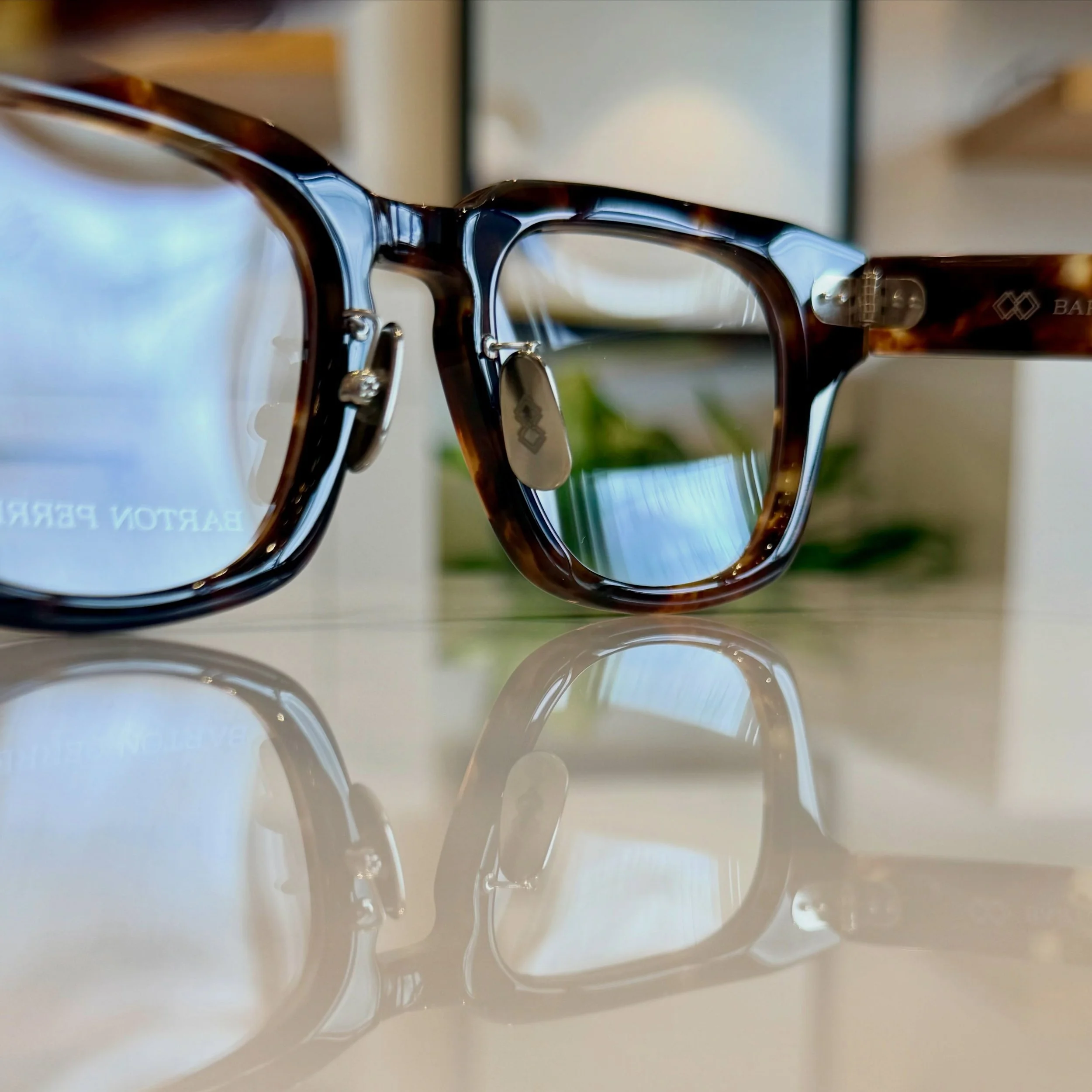 It&rsquo;s all in the details with these @bartonperreira frames!! We love that this classic frame got an upgrade with some metal nosepads to allow a more snug fit!! #bartonperreira #universalfit #nosepads #glasses #spectacleoptometry