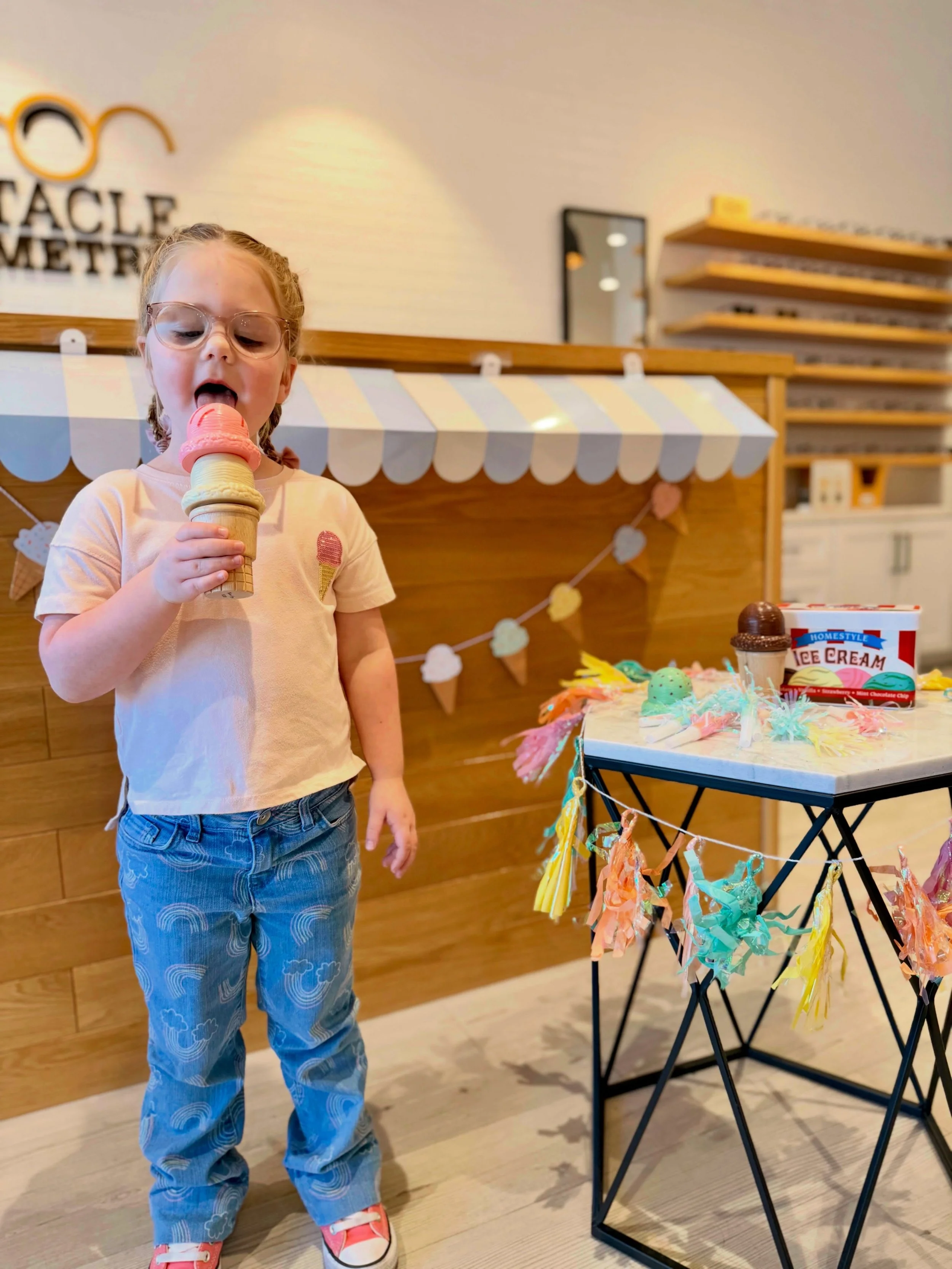 Our littlest employee turned 🖐🏻 today!! 🎉 #littlestemployee #familyowned #shopsmall #birthdaygirlie #spectacleoptometry