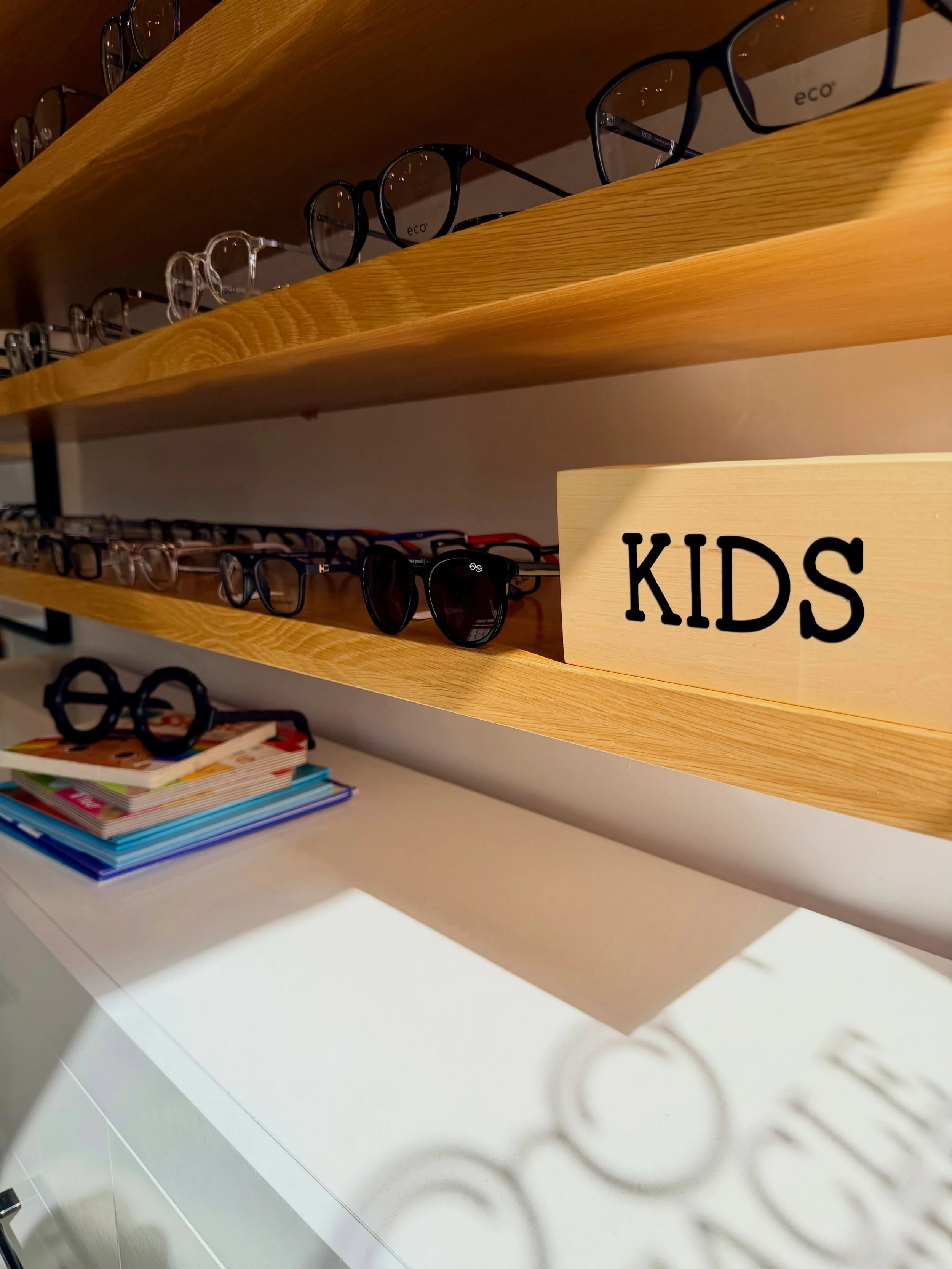 Only a couple days left to be entered to win our Back-To-School giveaway!! 🎉📚 Winner will be announced next week! #backtoschool #backtoschoolgiveaway #kidseyeexam #shopsmall #spectacleoptometry